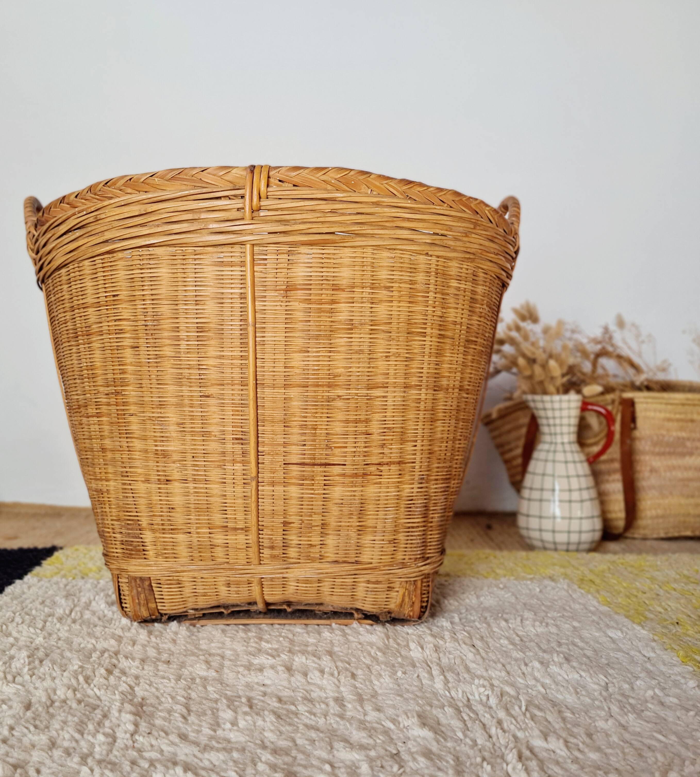Storage basket for a plant pot in vintage rattan