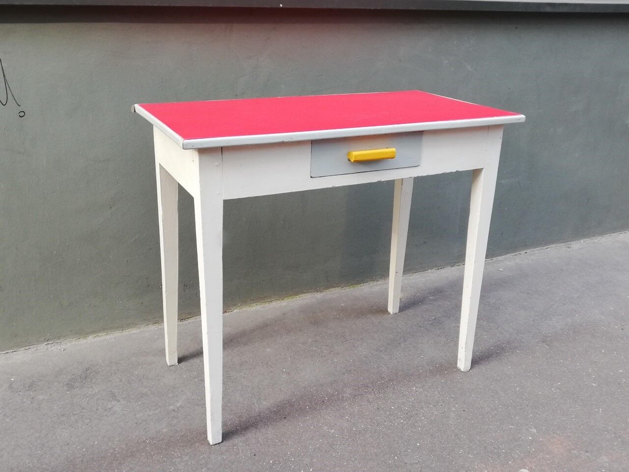 Table with two vintage matching stools