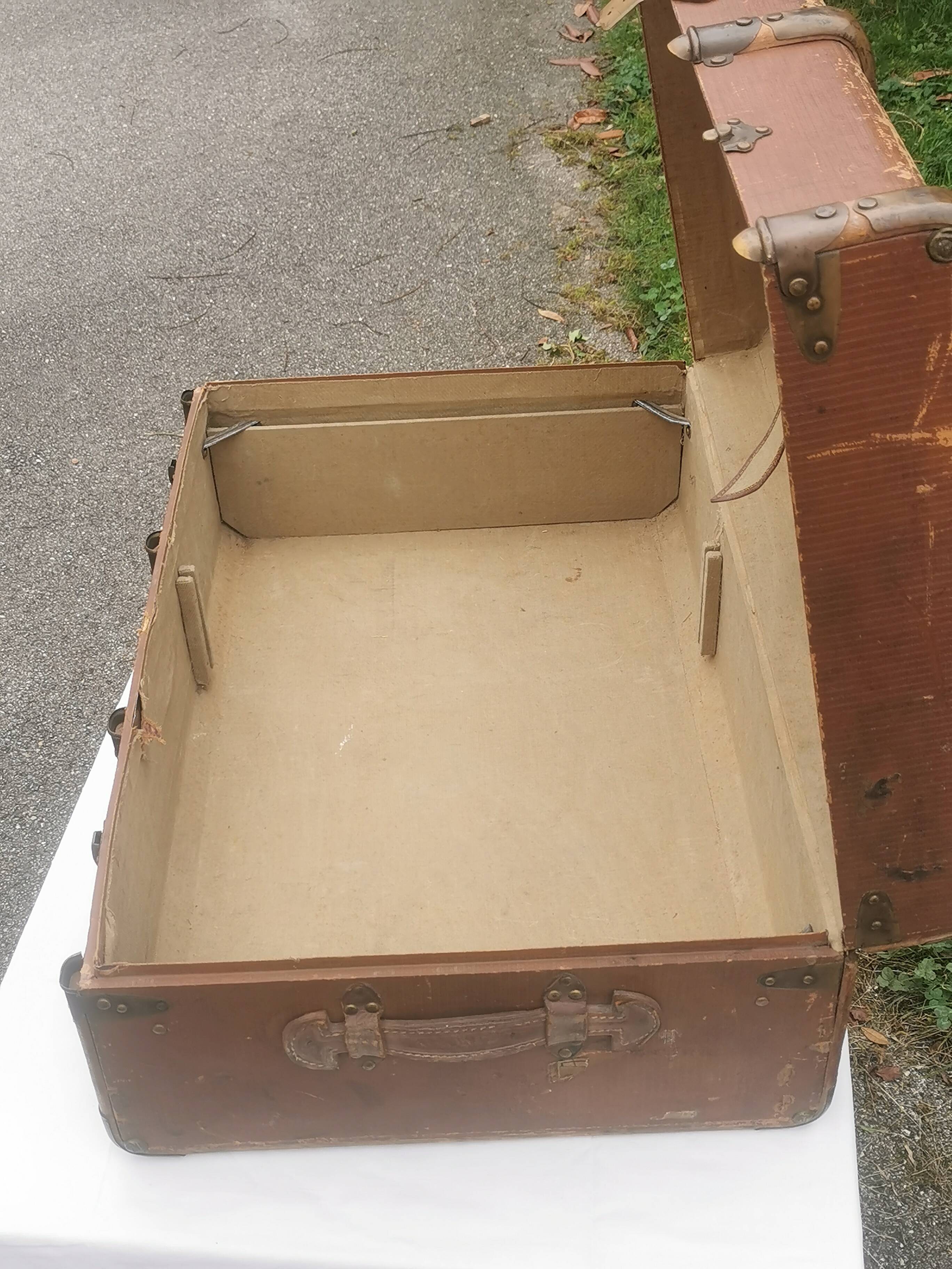 Vintage trunk "la panthere" in lyon