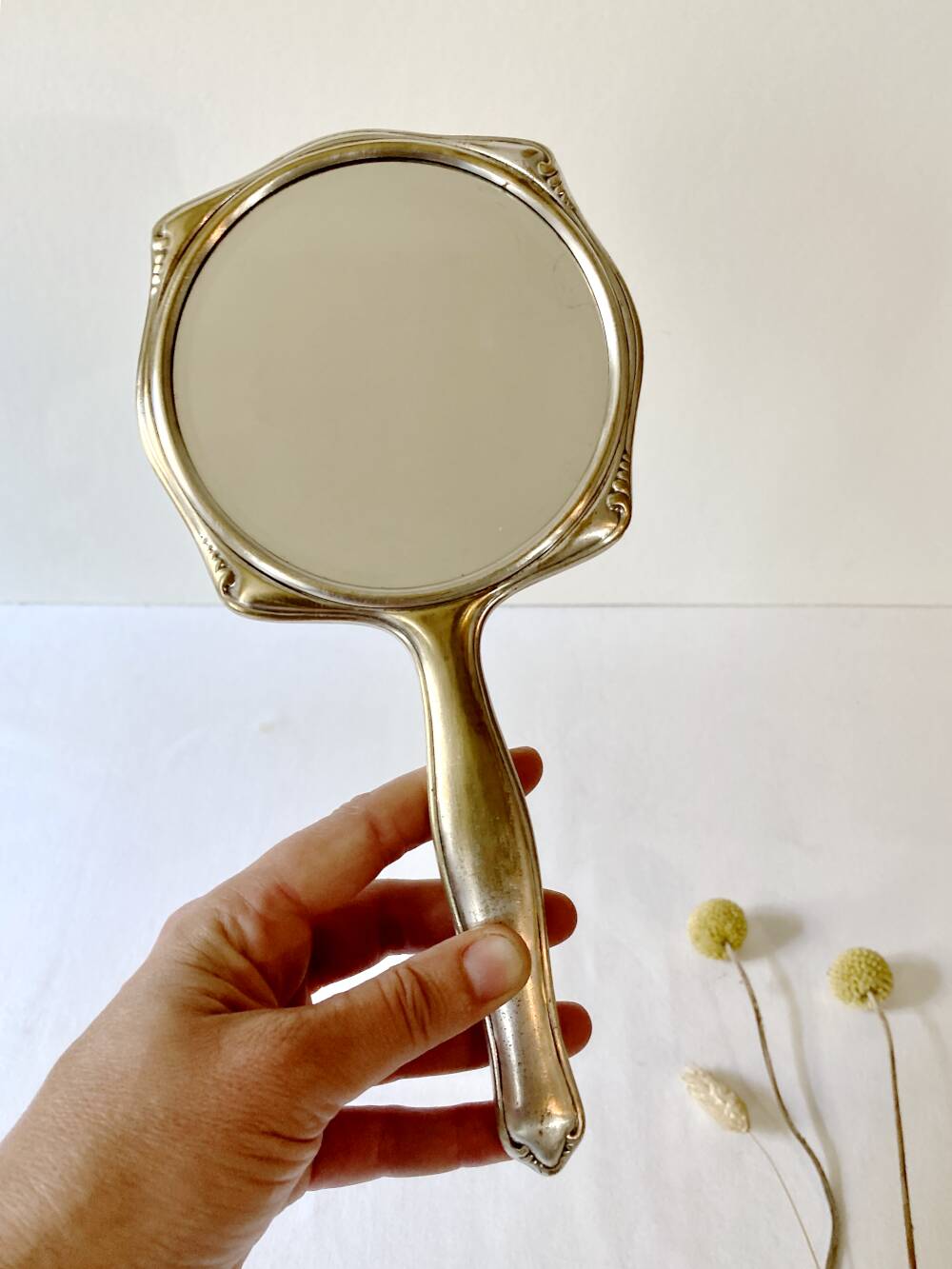 Art Deco hand mirror in silvered metal and bevelled glass – Circa 1930