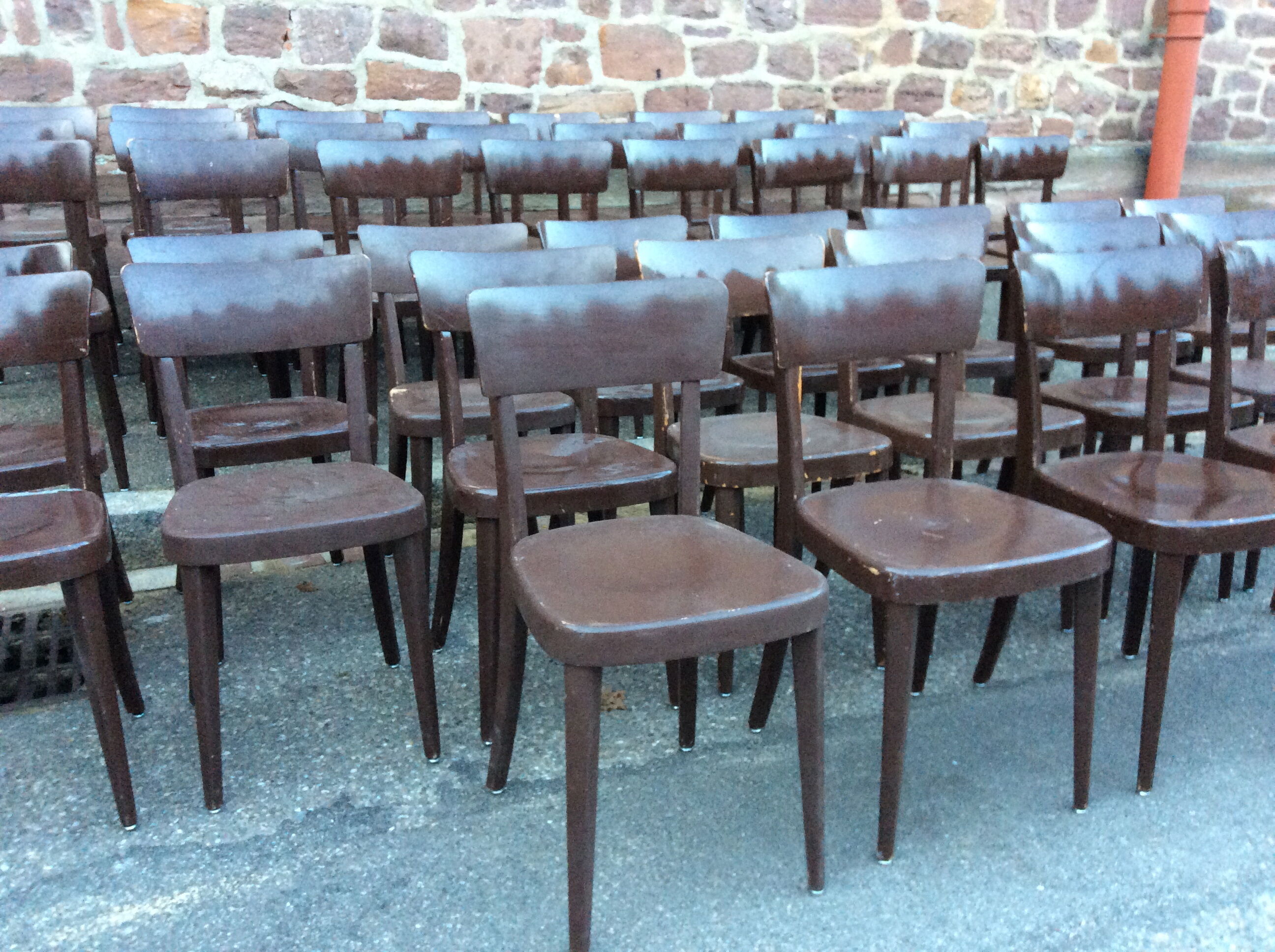 Lot de 44 chaises bistrot Tütsch
