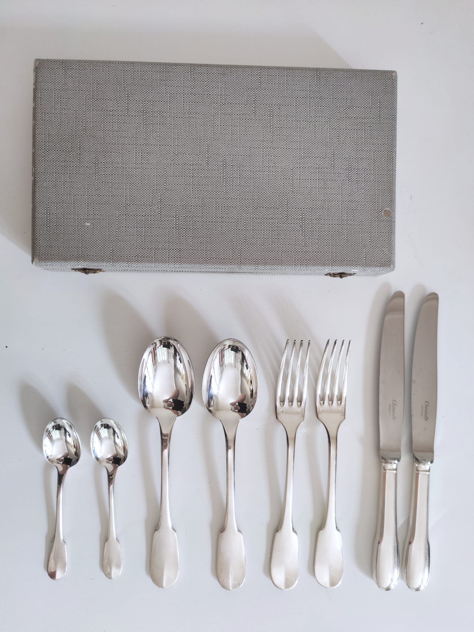 Silver metal housewife model Rocaille