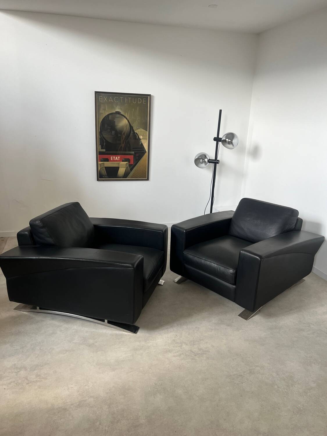 Lot 2 roche bobois designer leather armchairs 80s vintage custom aviator shape