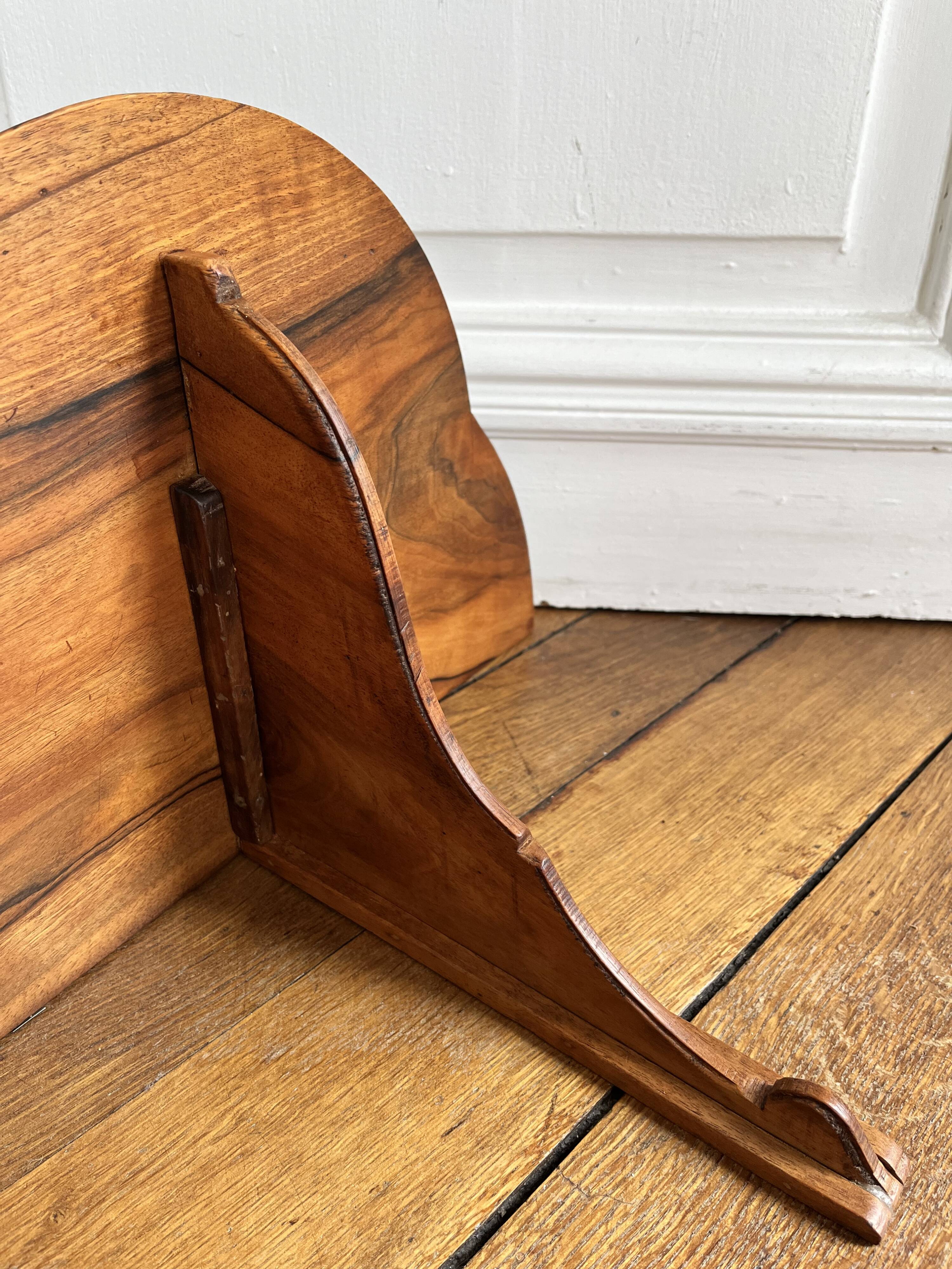 Curved wall console shelf