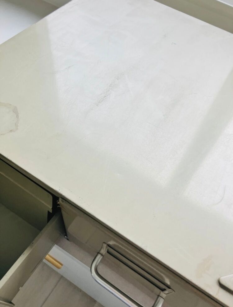 Metal filing cabinet with 2 drawers