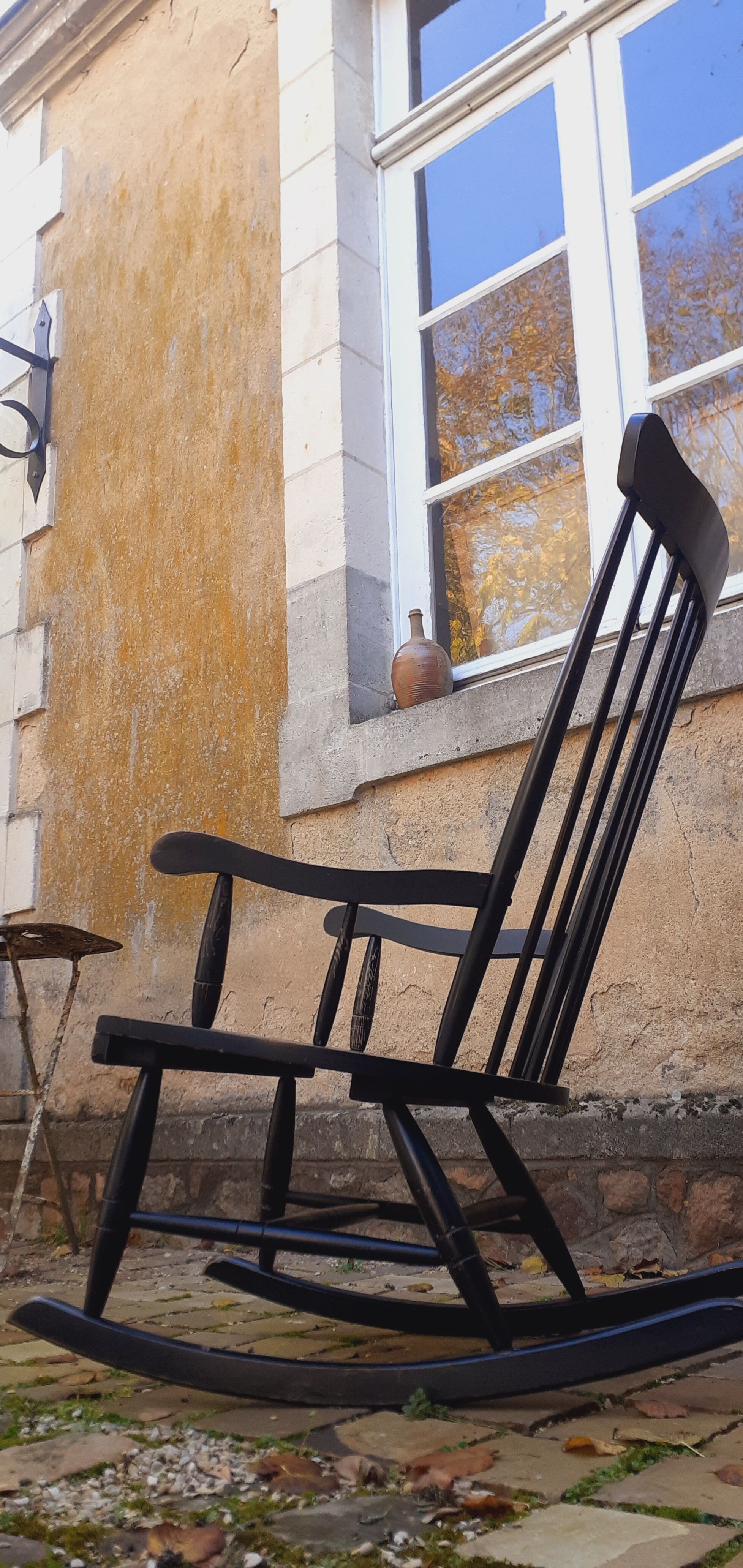 Rocking-chair vintage 50s in black lacquered wood