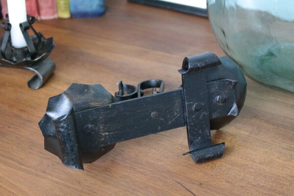 Bougeoirs anciens en fer forgé tourné