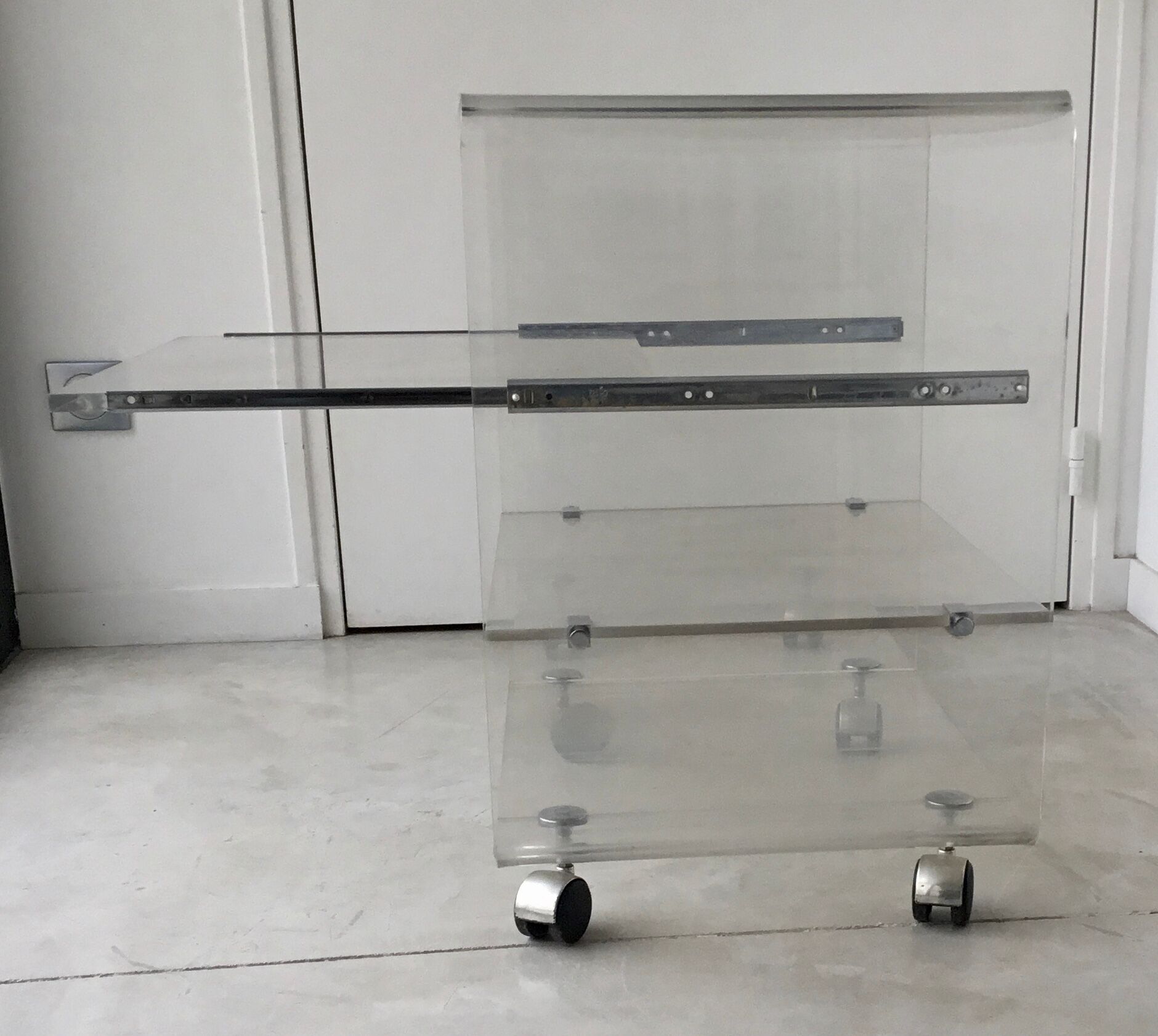 Hifi or tv furniture in plexiglass with wheels - design 1970 space-age