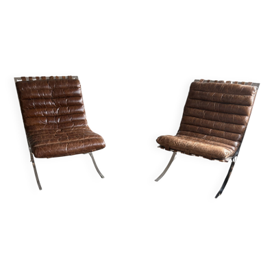 Paire de fauteuils en cuir marron