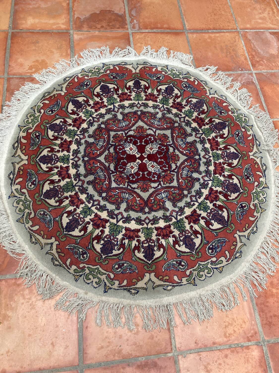 Round sinkiang wool rug