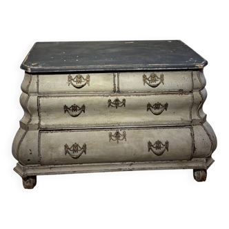 Old Dutch-style chest of drawers