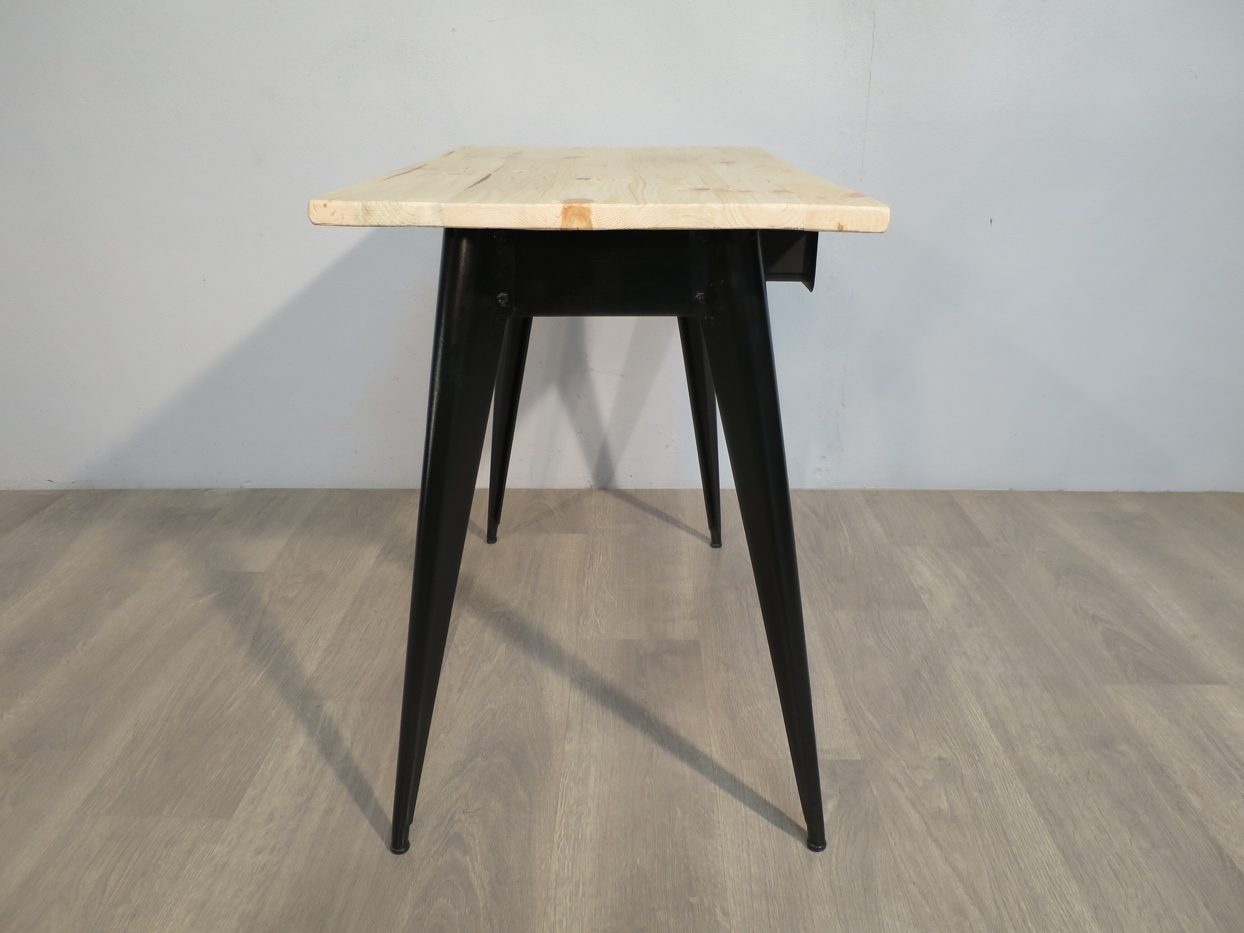 Table Tolix T55 by Xavier Pauchard