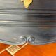 Commode vintage restaurée – peinture Annie Sloan Oxford Navy & cire cl