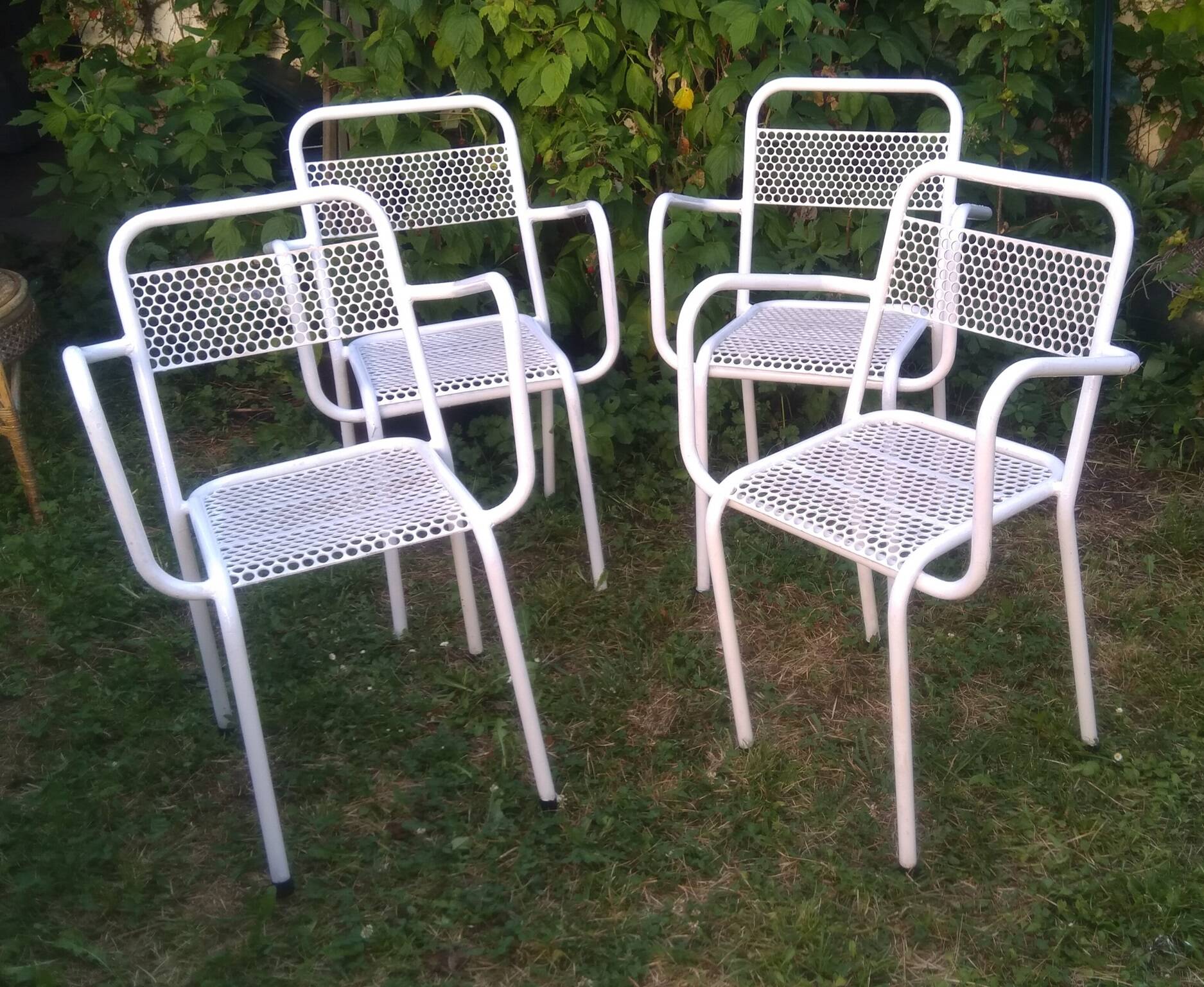 Set of 4 stackable perforated garden armchairs