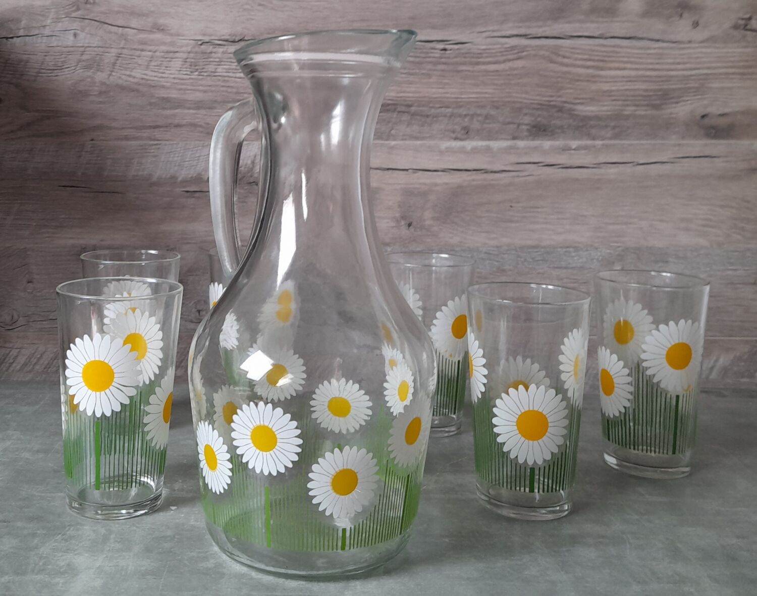 Service at orangeade daisies