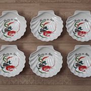 Serving bowls in l'hirondelle scallop shell in a basket 4851