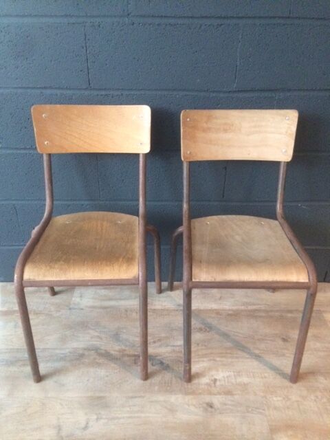 Lot of 2 vintage school chairs