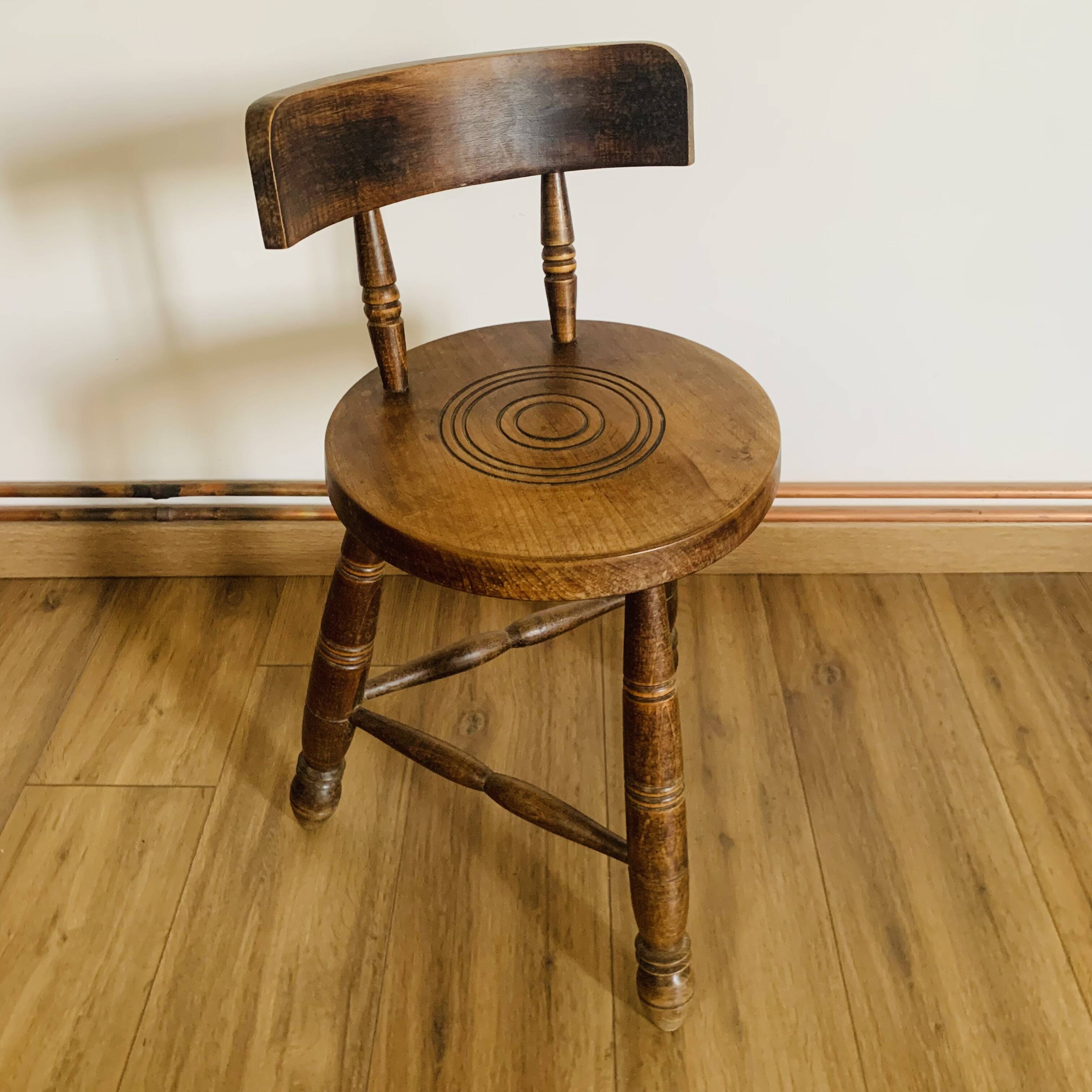 Tripod stool with backrest