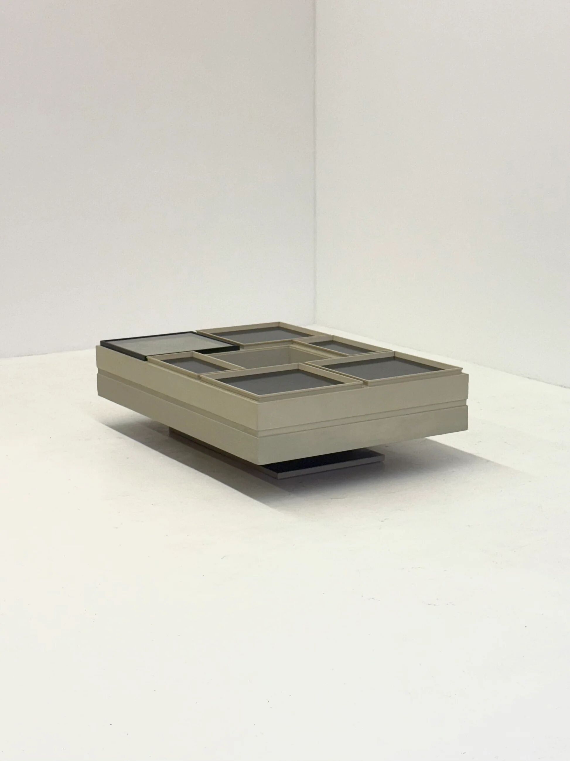 Modular white coffee table designed by Carlo Hauner for Forma