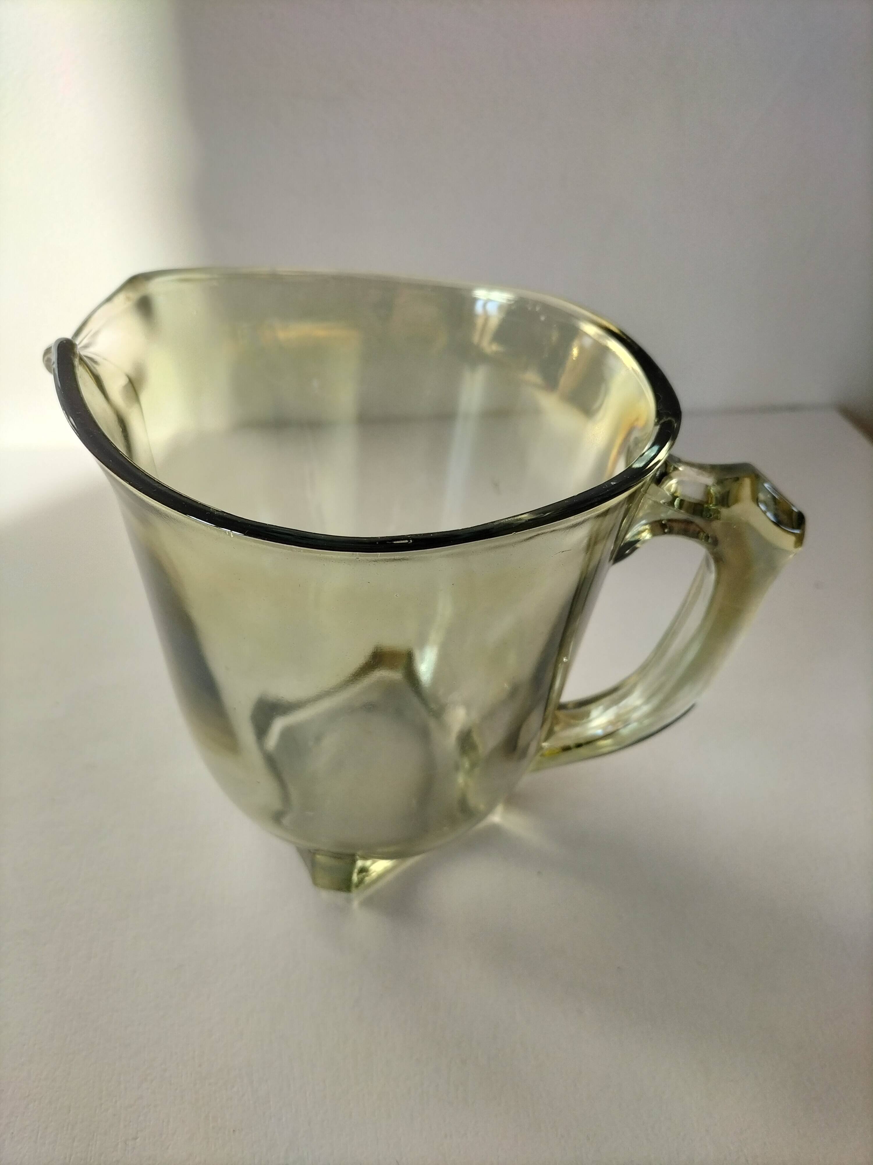 Pichet en verre fumé