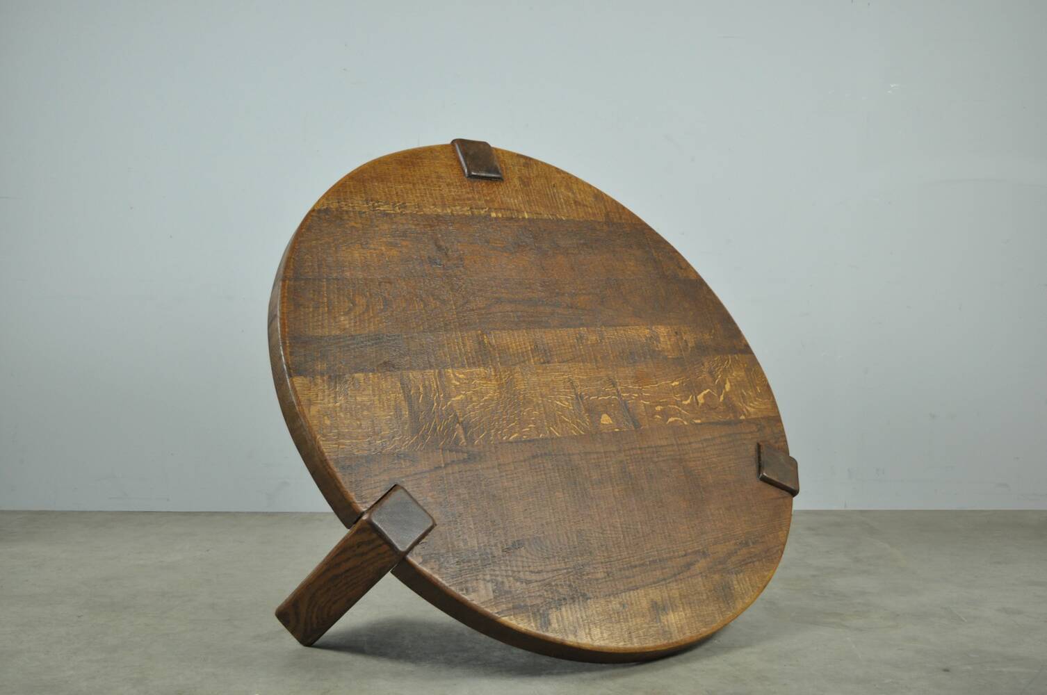Solid oak round coffee table, Brutalist 1970s