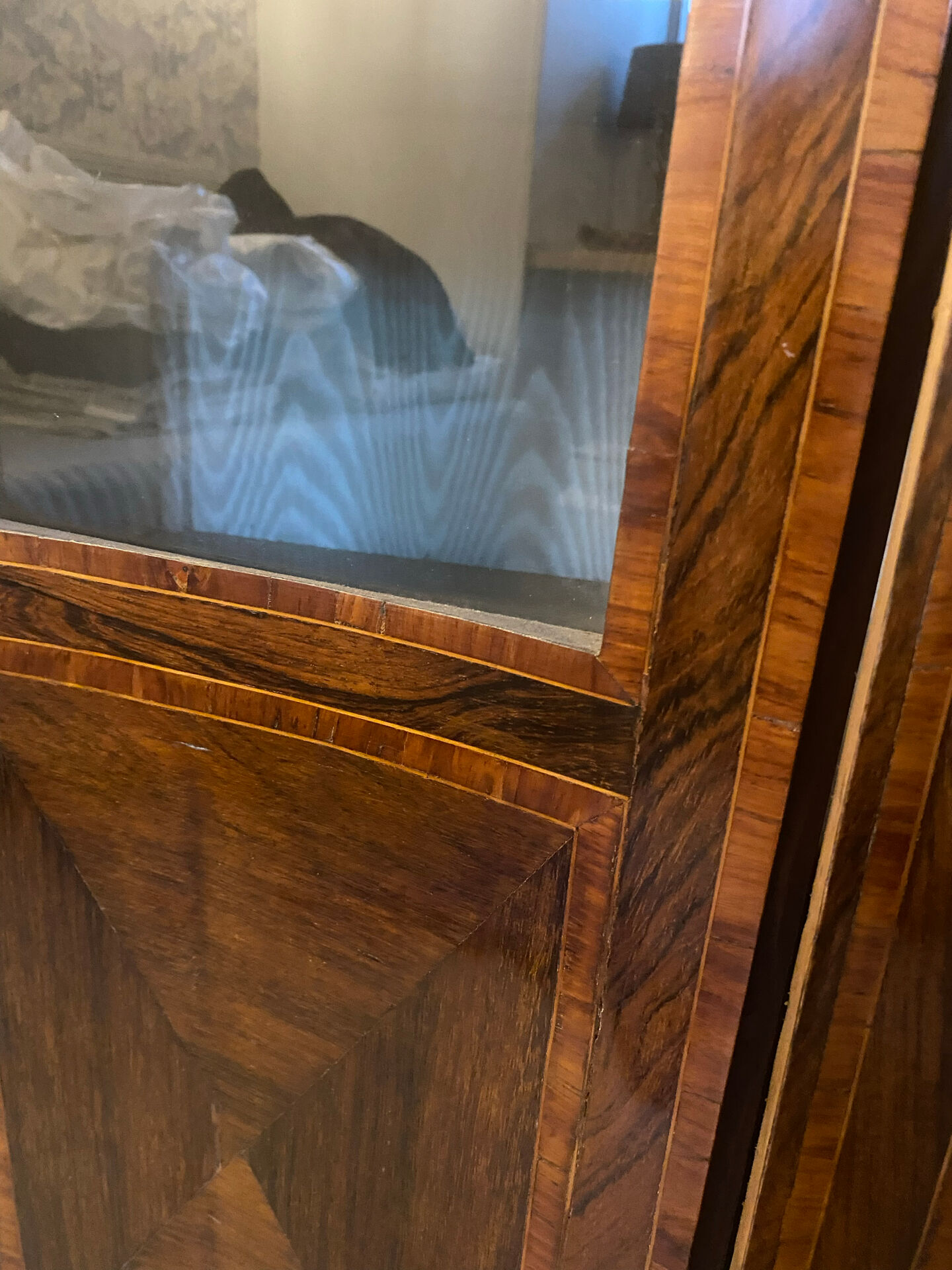 Napoleon III display cabinet in Louis XV style