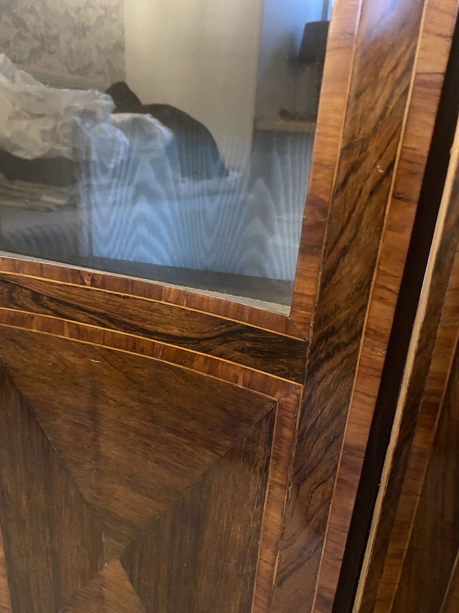 Napoleon III display cabinet in Louis XV style