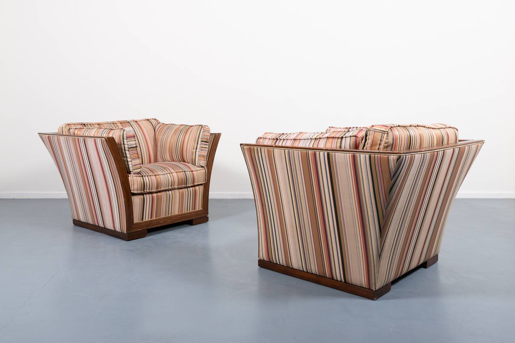 Paire de fauteuils lounge design italien des années 1980