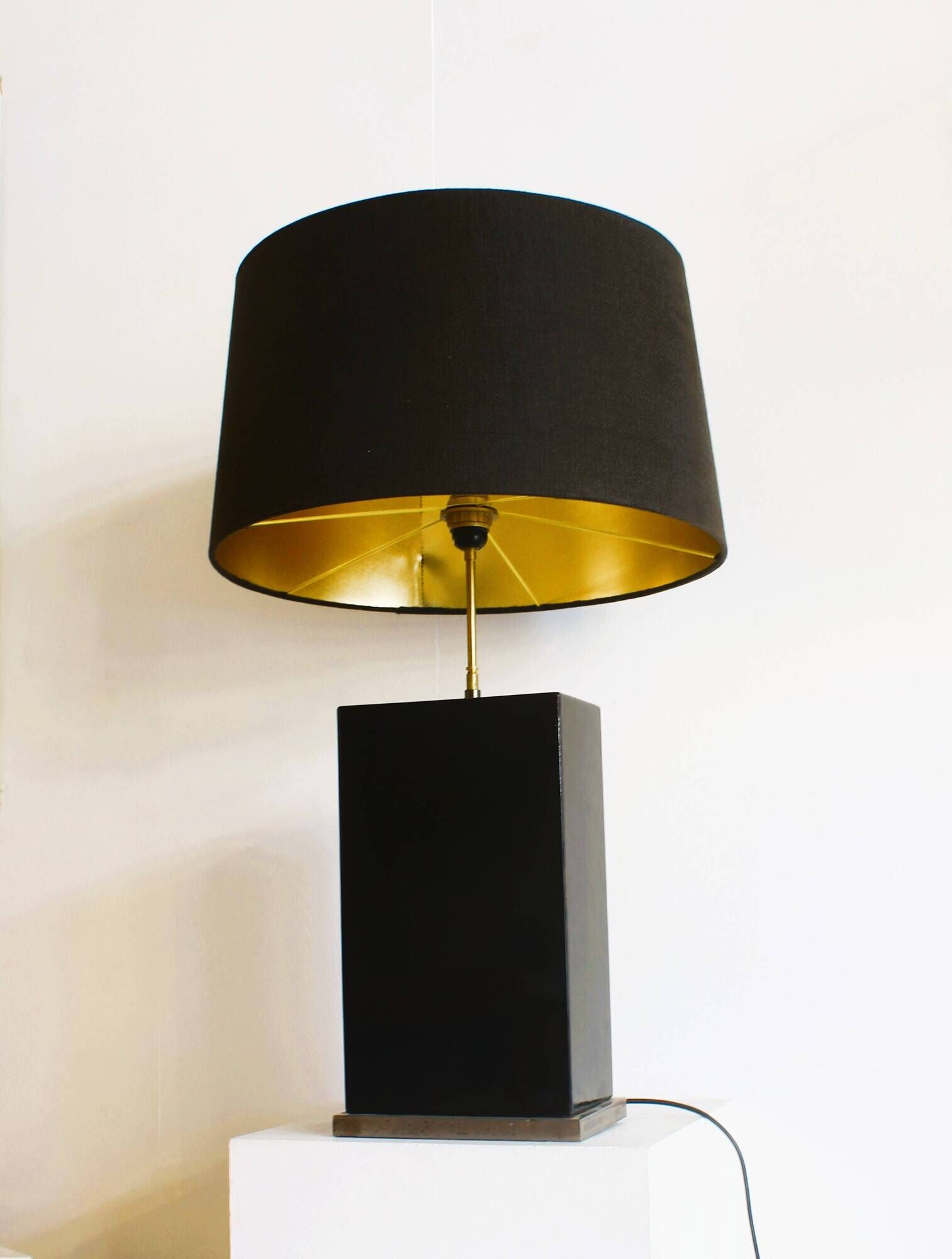 Black lacquered wooden table lamp designed by Roger Vanhevel, 1970s.