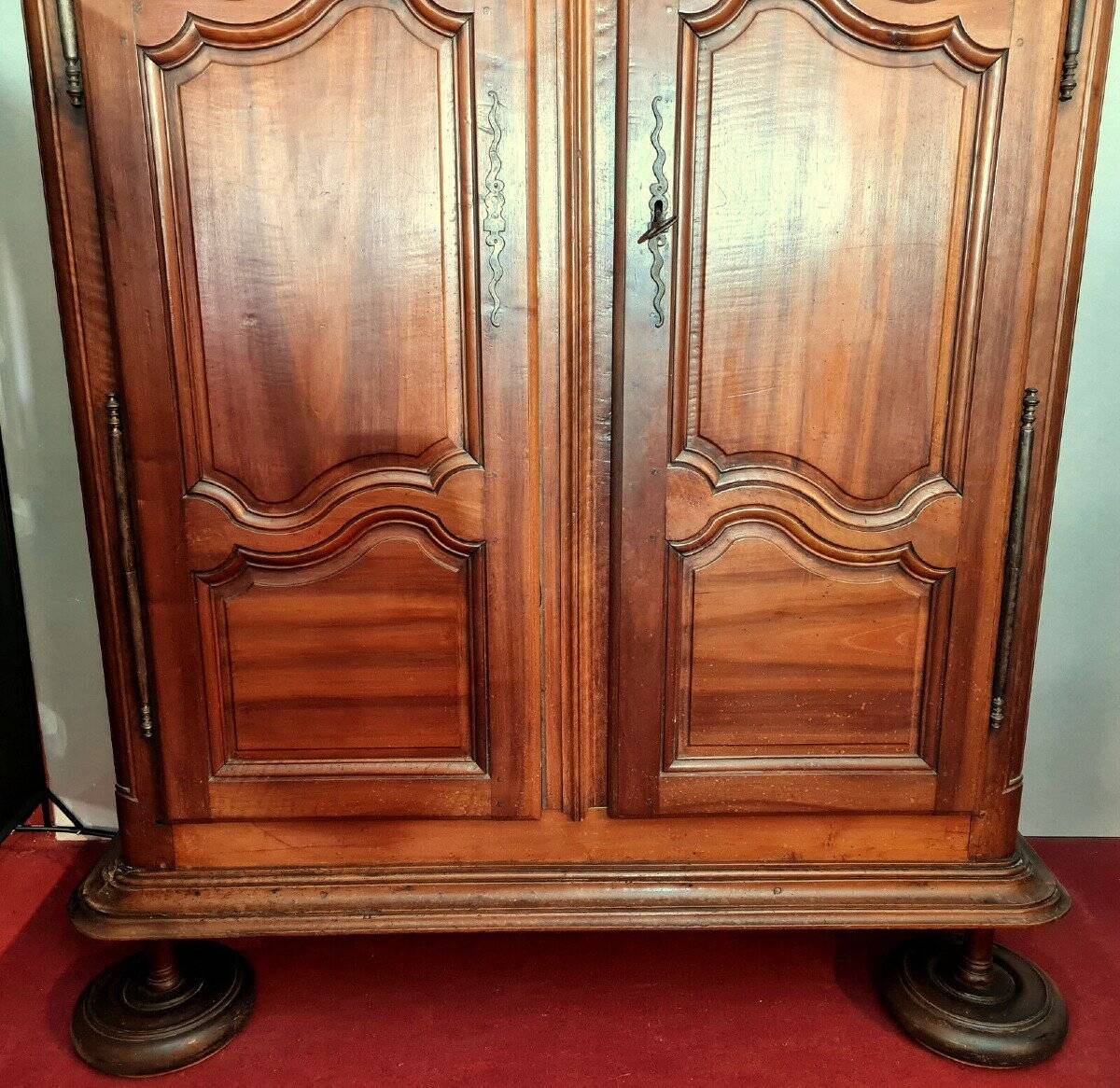 Burgundian wardrobe from the Louis XIII period in solid walnut.