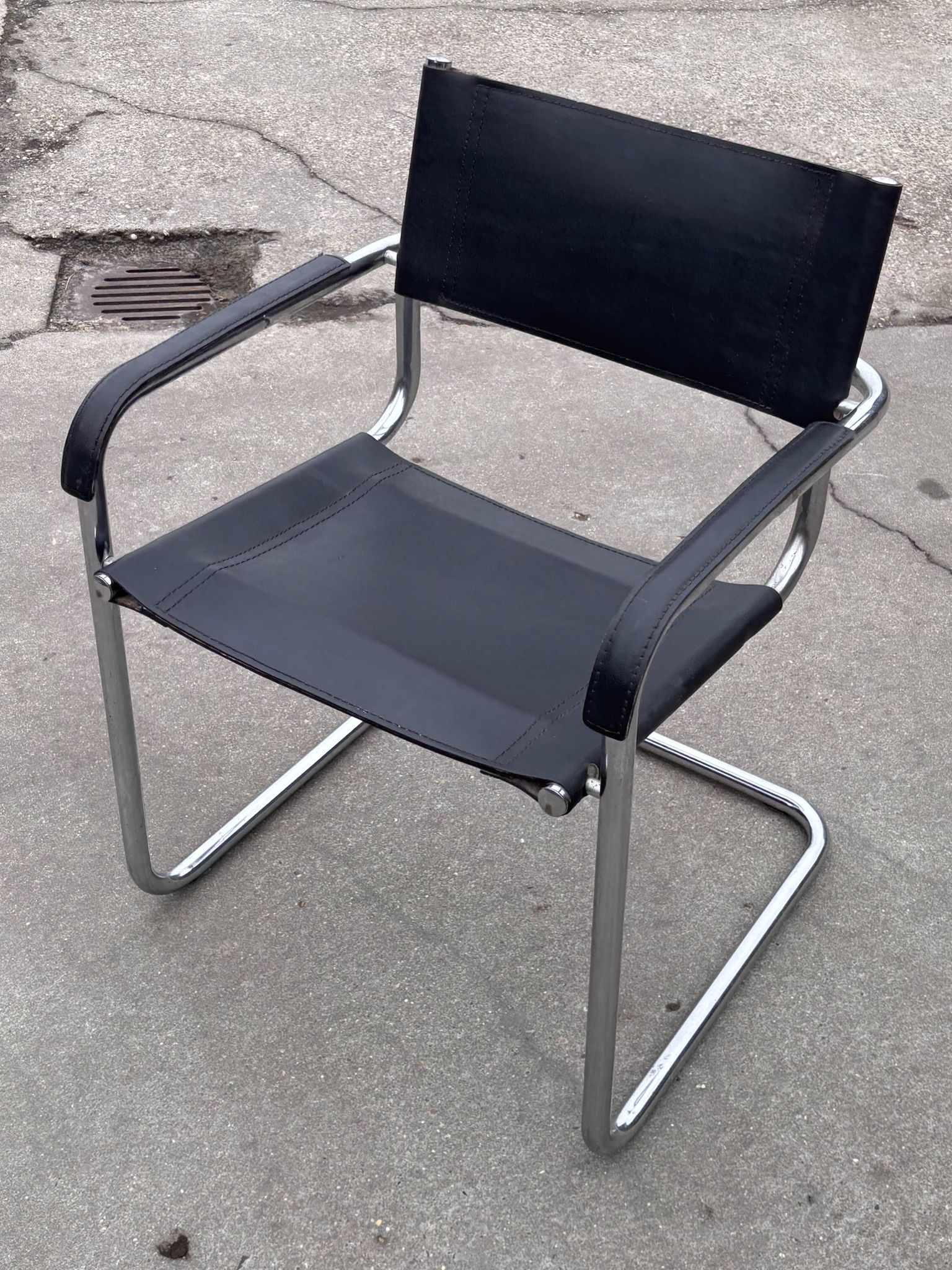 Set of 4 bauhaus cantilever chairs black leather and chrome design 80's