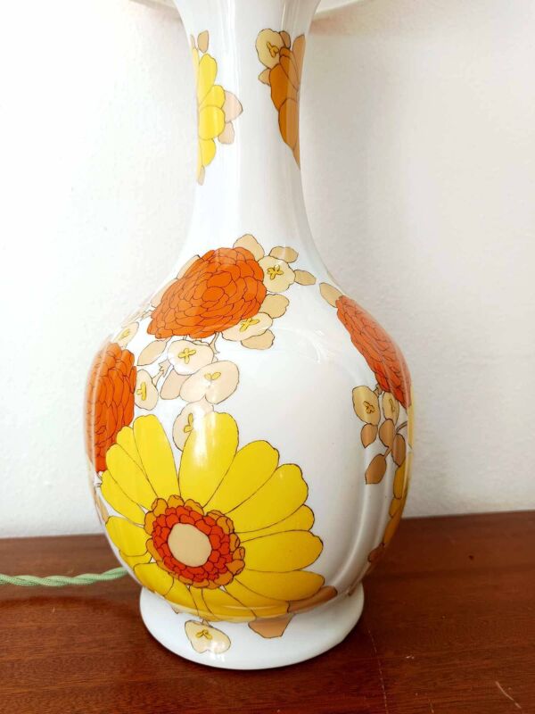 Lampe 1970 aux fleurs et abat-jour cuir sur mesure