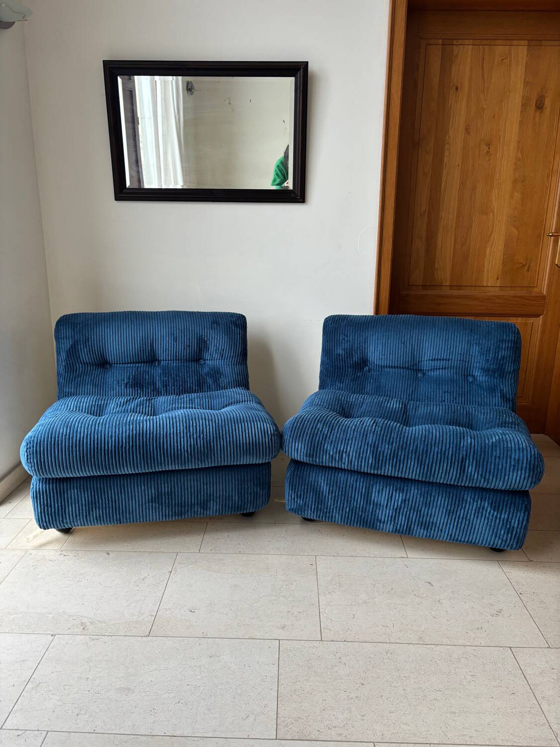 Paire de fauteuils / chauffeuses amanta par mario bellini
