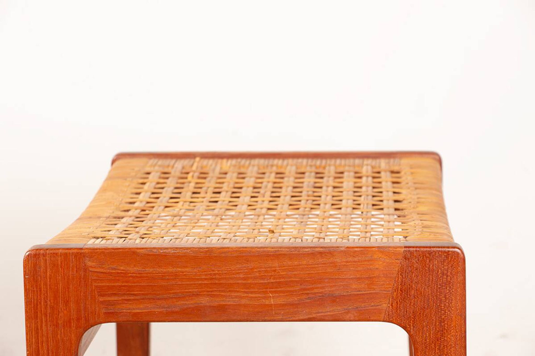 Paire de tabourets Danois en Teck et Cannage par Peter Hvidt 1960.