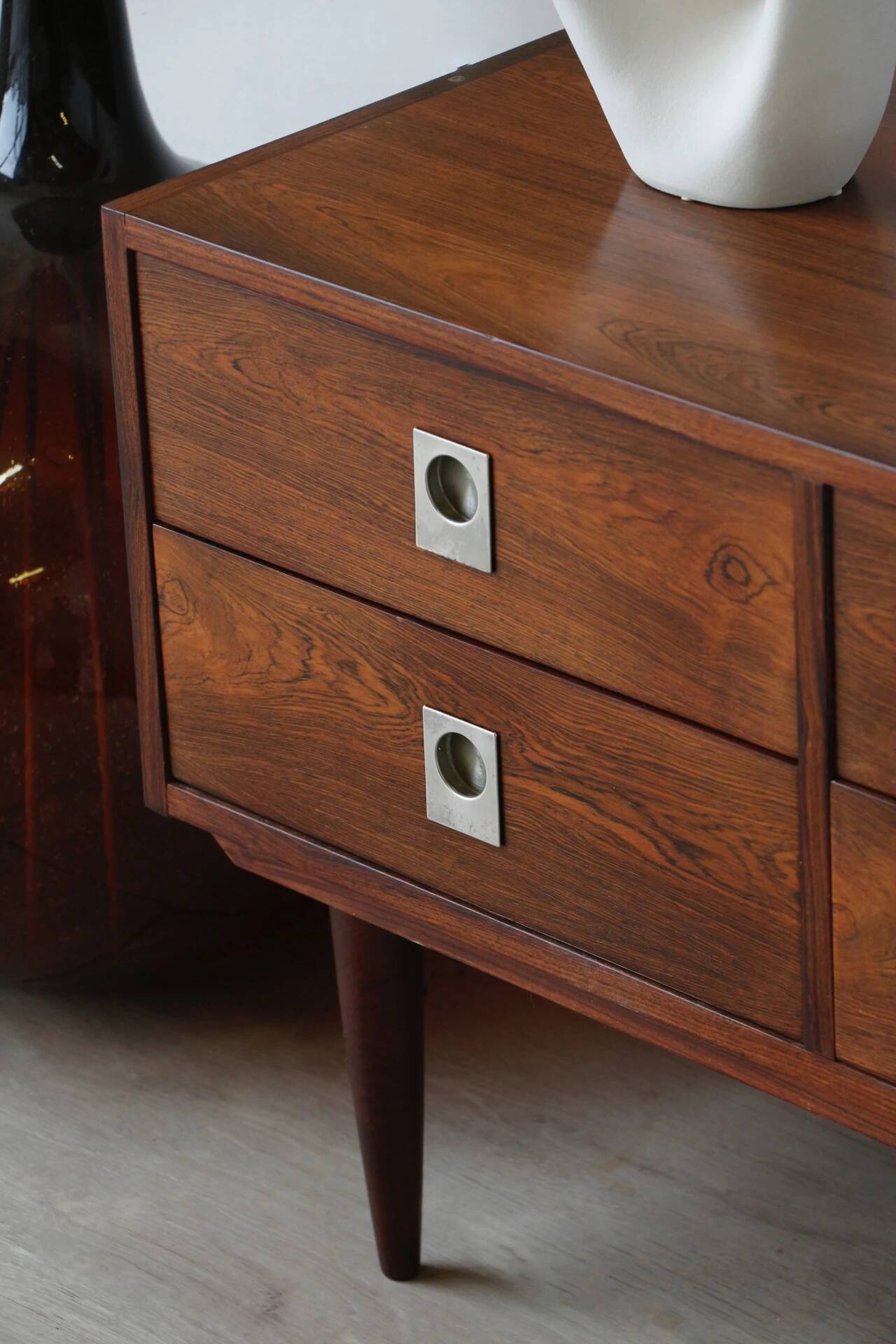 Scandinavian chest of drawers in rosewood | Vintage 1960
