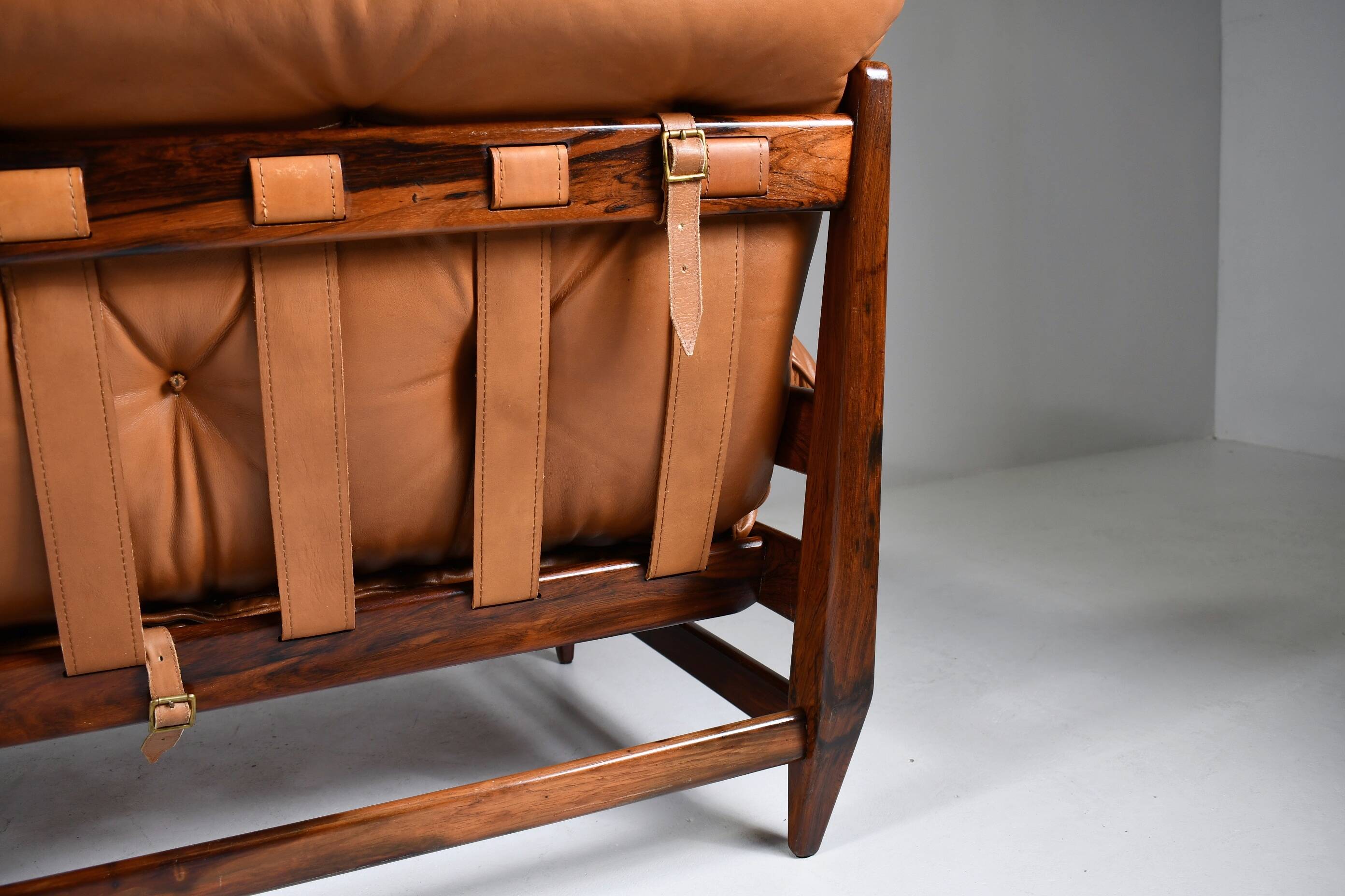 Sofa "Rodeio" par Jean Gillon pour Italma Woodart. Brésil 1965.