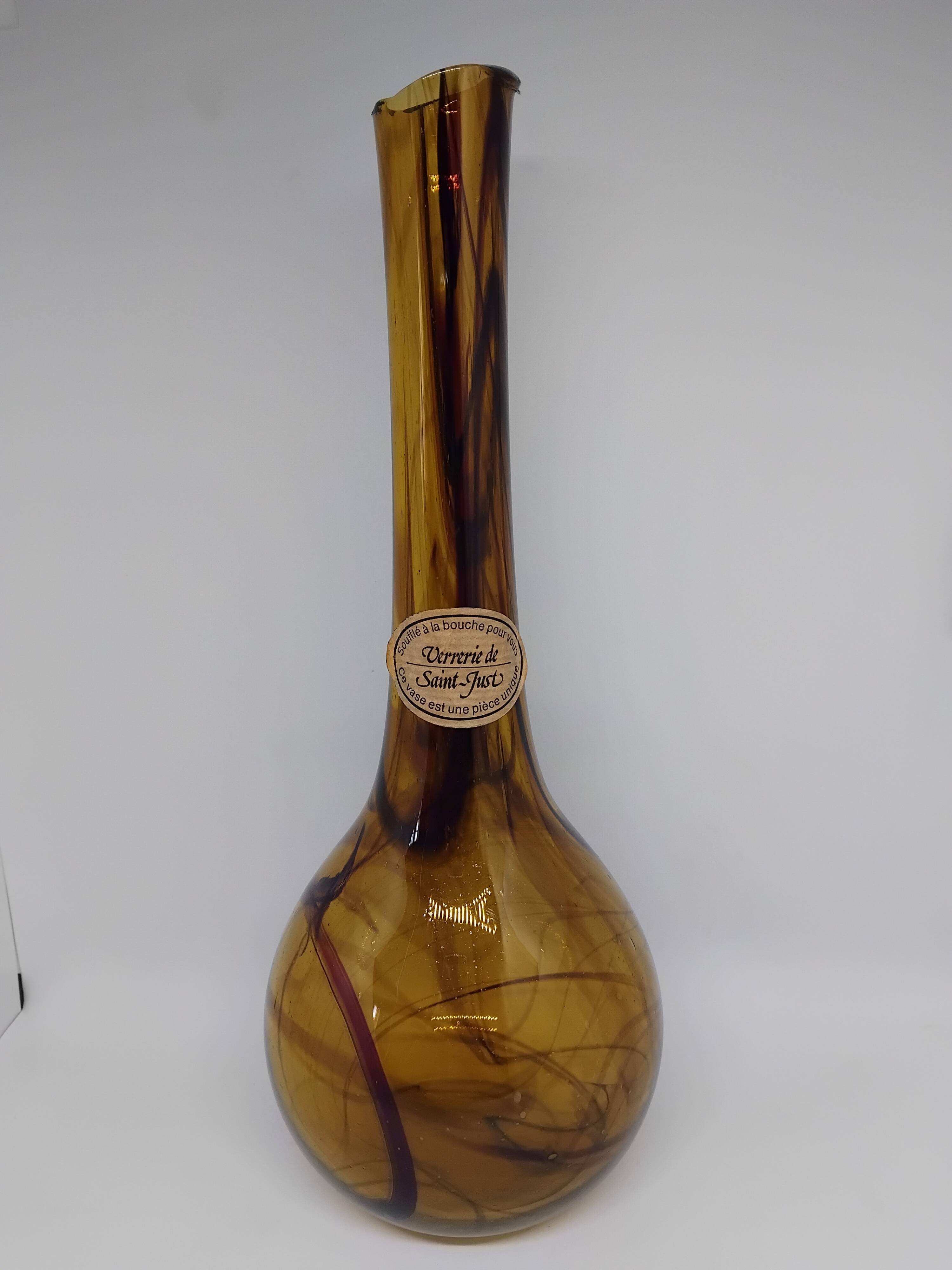 Vase / soliflore Verrerie de Saint-Just. Brown blown glass.