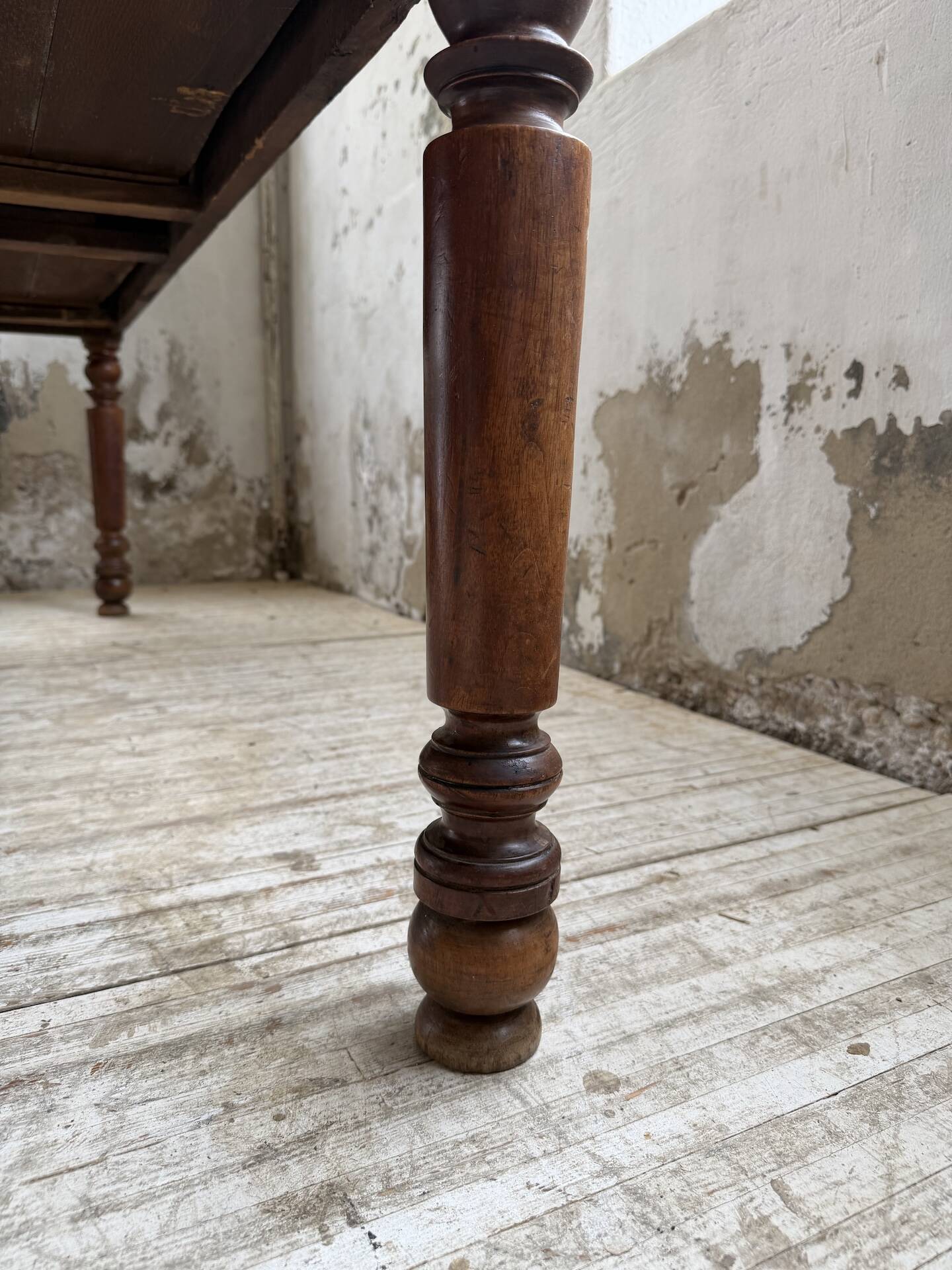 Table de ferme ou table de drapier noyer massif 1900