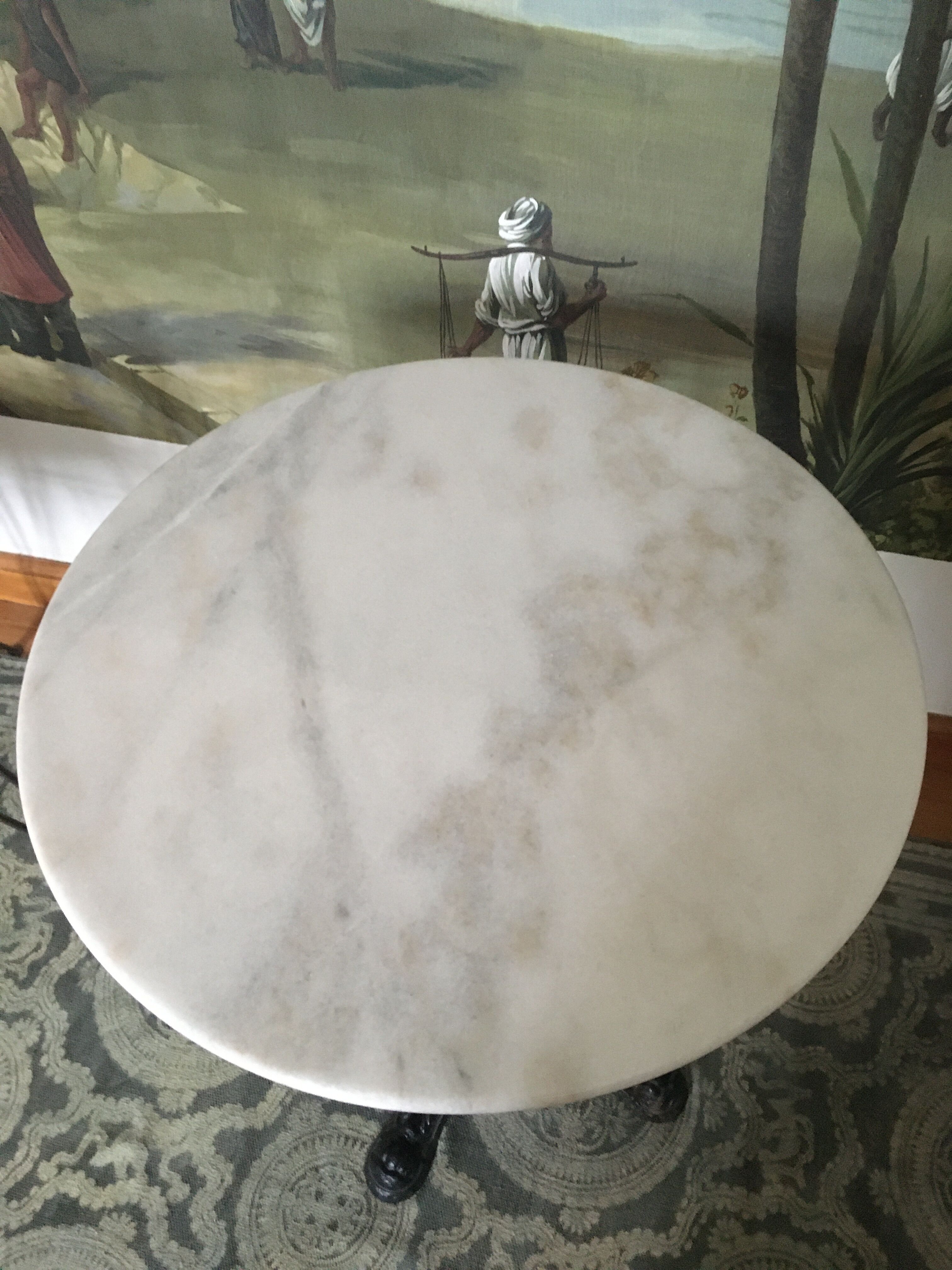 Bistro table in white marble and cast iron
