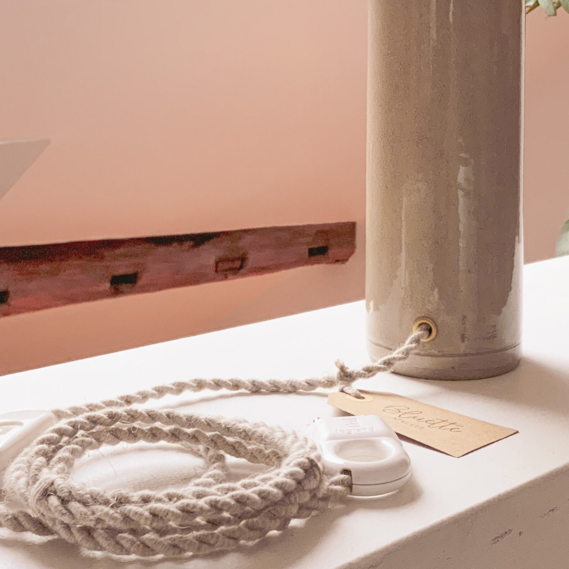 Sandstone lamp and jute thread