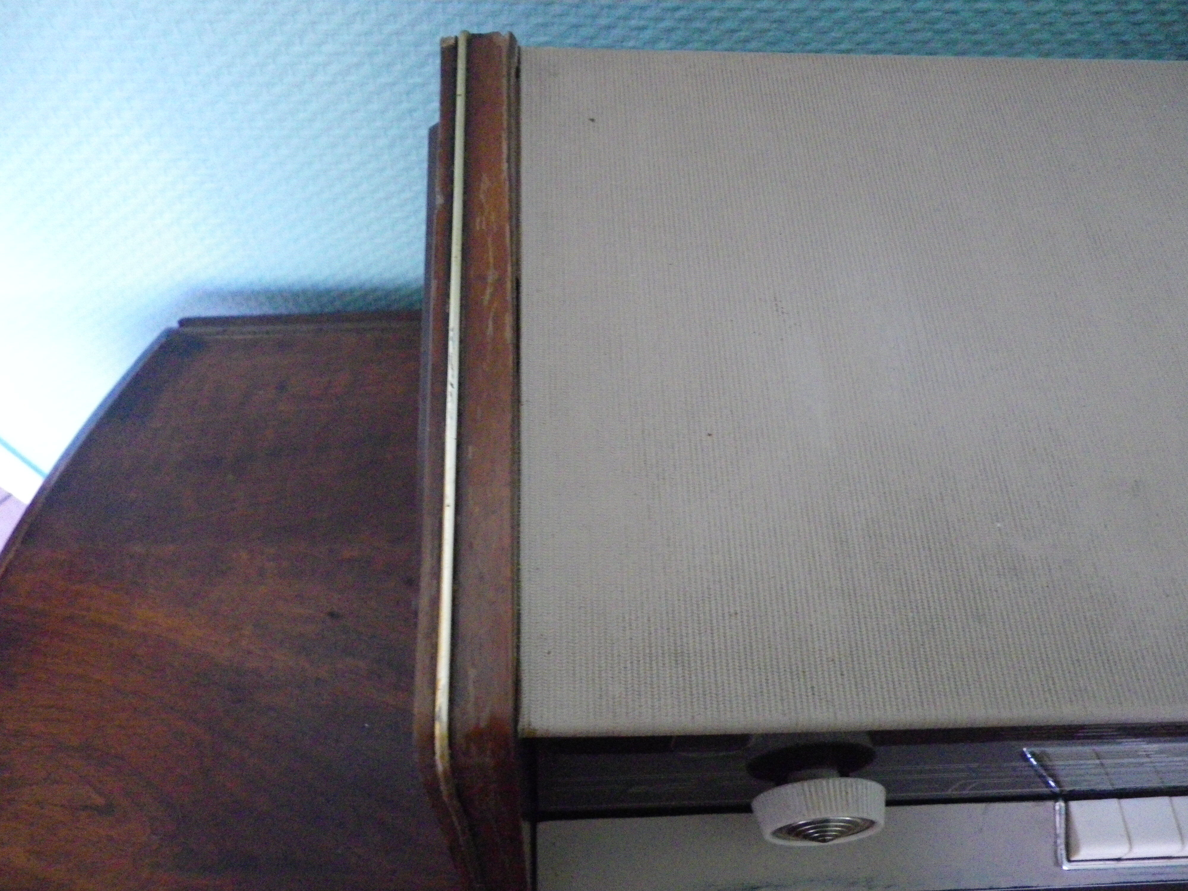 Wood, glass, bakelite, vinyl and brass radio - Bi-amp radio - Philips