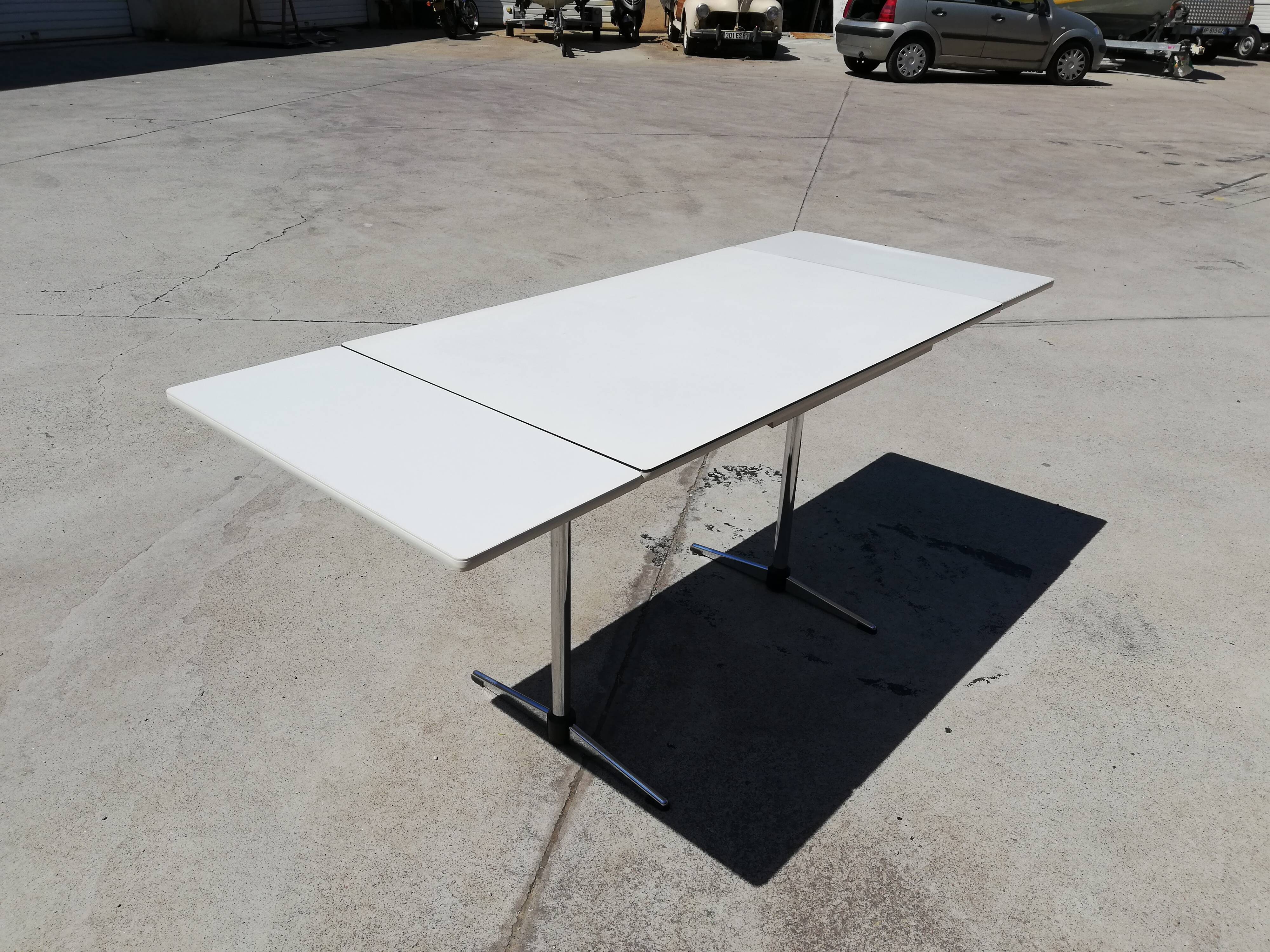 Set table and kitchen chairs in formica and skai