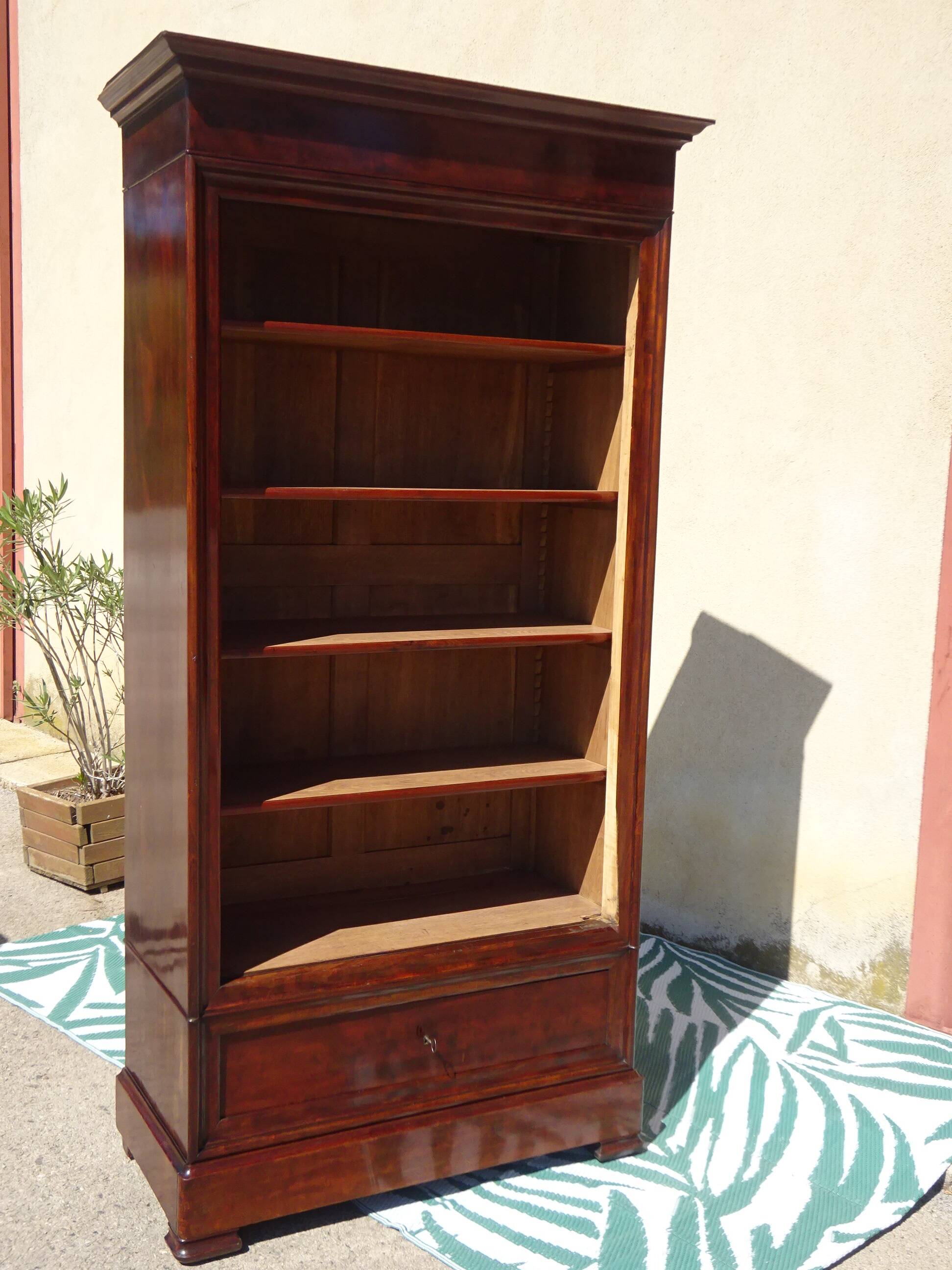 Mahogany bookcase