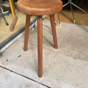 Tabouret moderniste t
