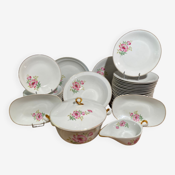 Limoges porcelain table service with floral decoration
