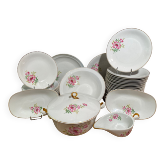 Limoges porcelain table service with floral decoration