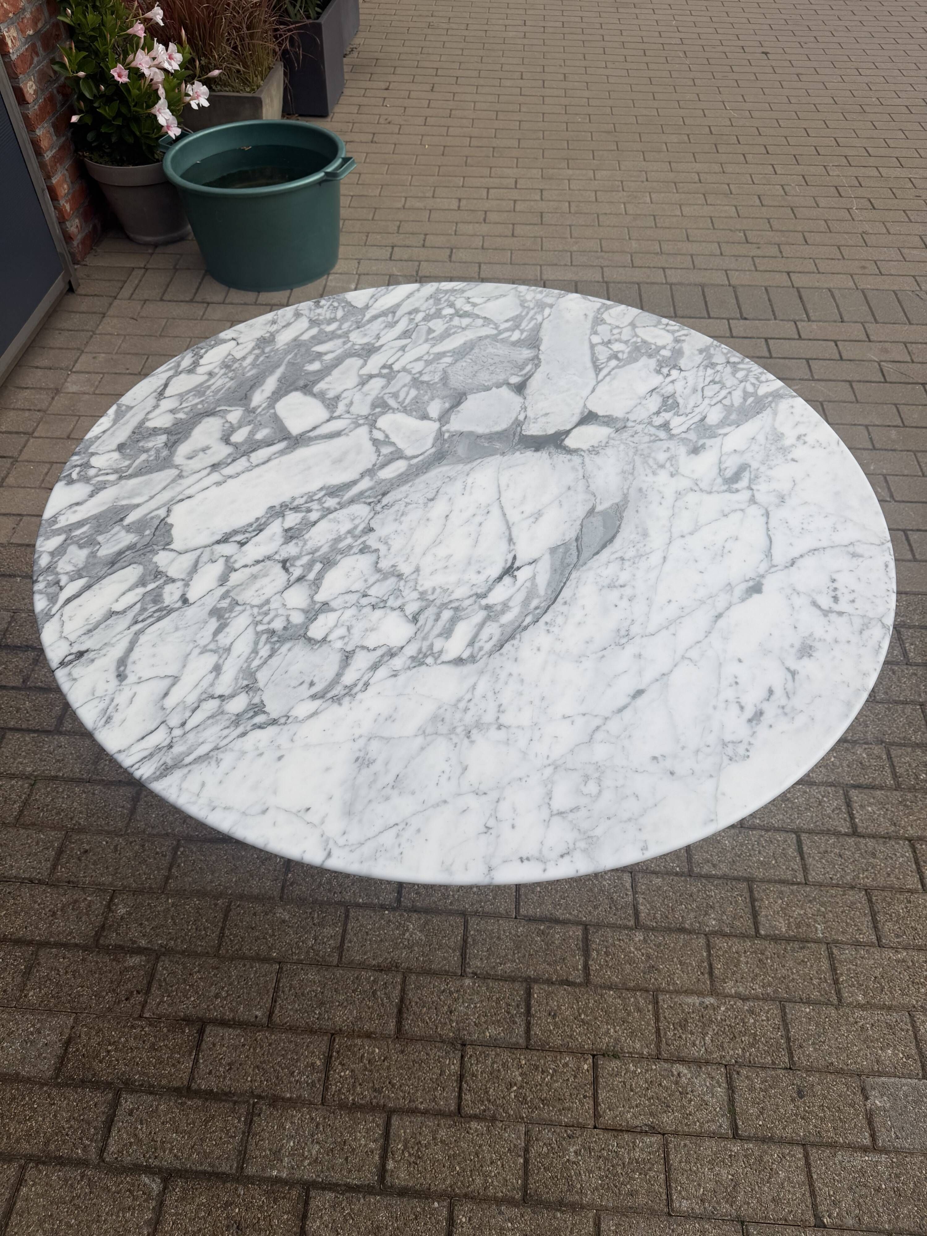 Original Knoll Tulip Arabescato Matte 137cm round LIKE NEW! Eero Saarinen