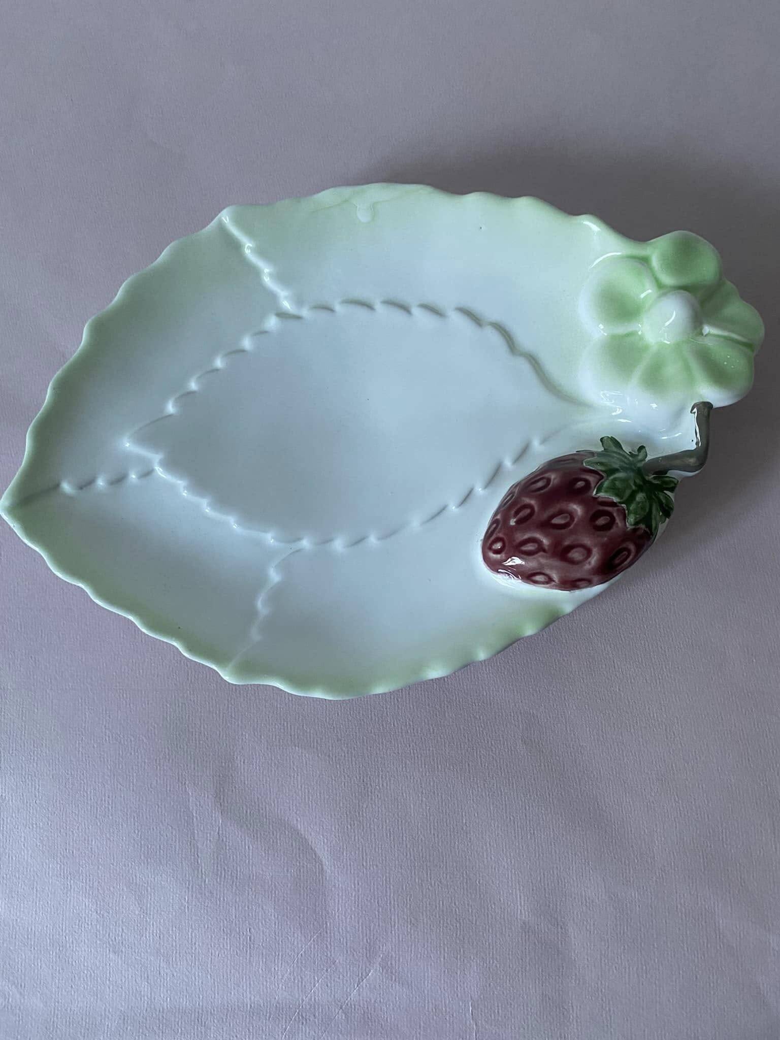 Slip-shaped dish made in Italy. Flower and strawberry motifs.