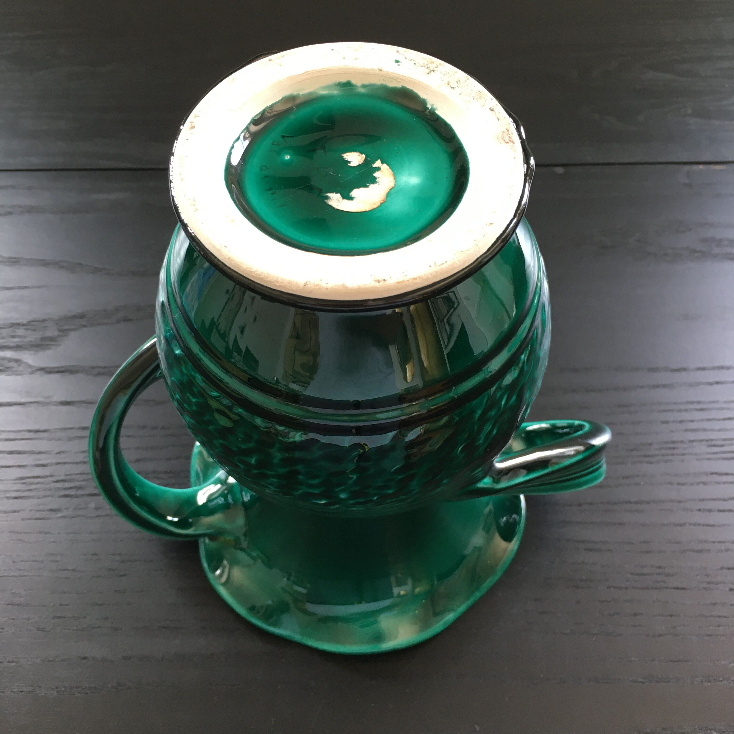 Emerald vase with two handles