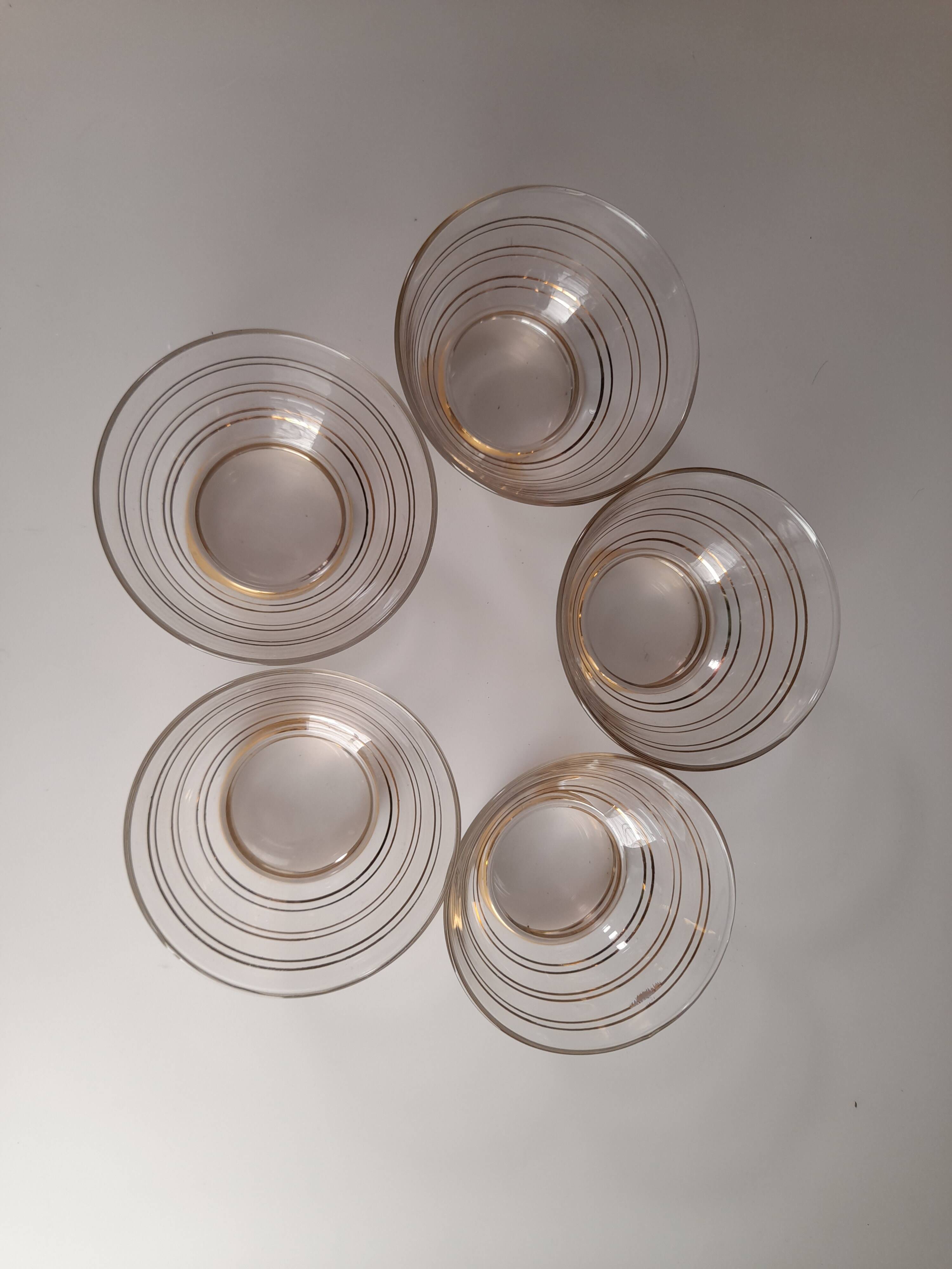 Ensemble de 5 coupes à champagne années 50 à liseret doré